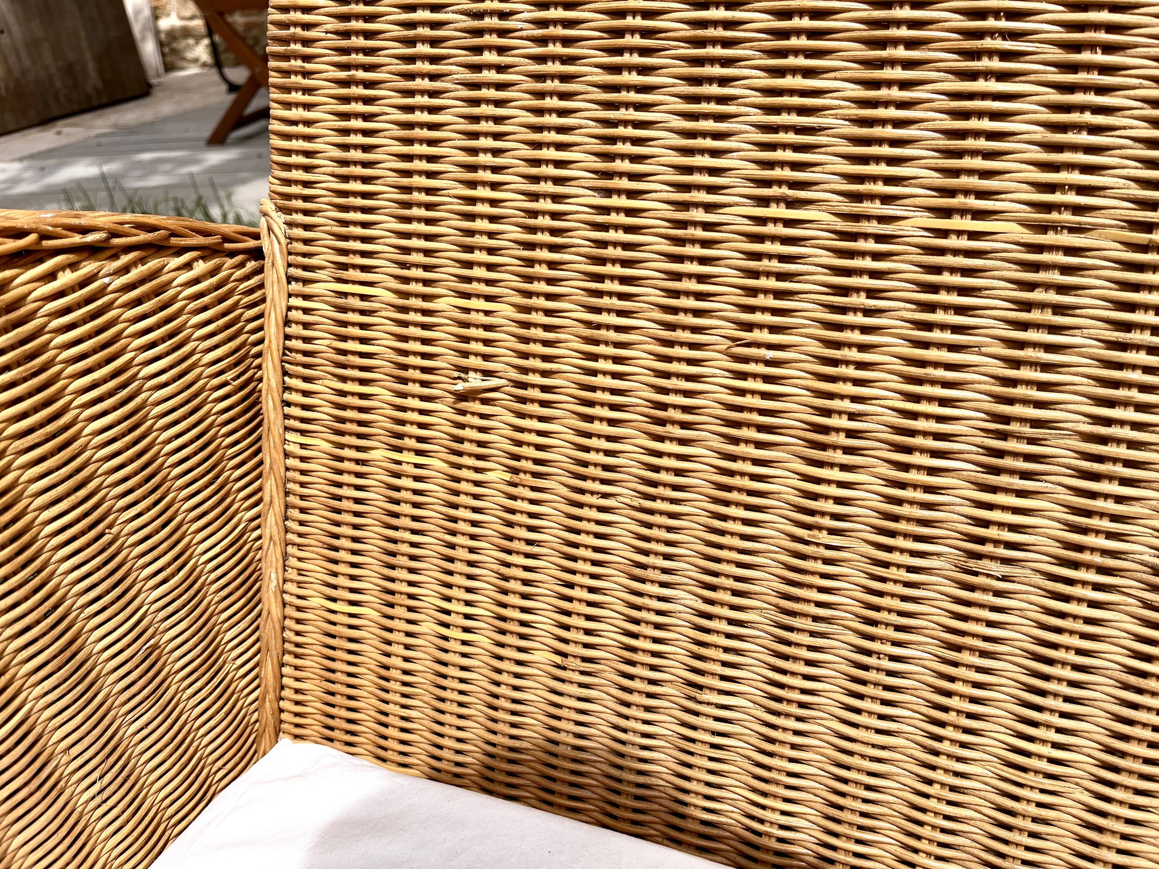 Rattan/wicker bench
