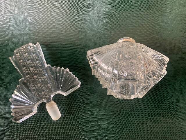 Art Deco perfume bottle in bohemian crystal engraved 1930