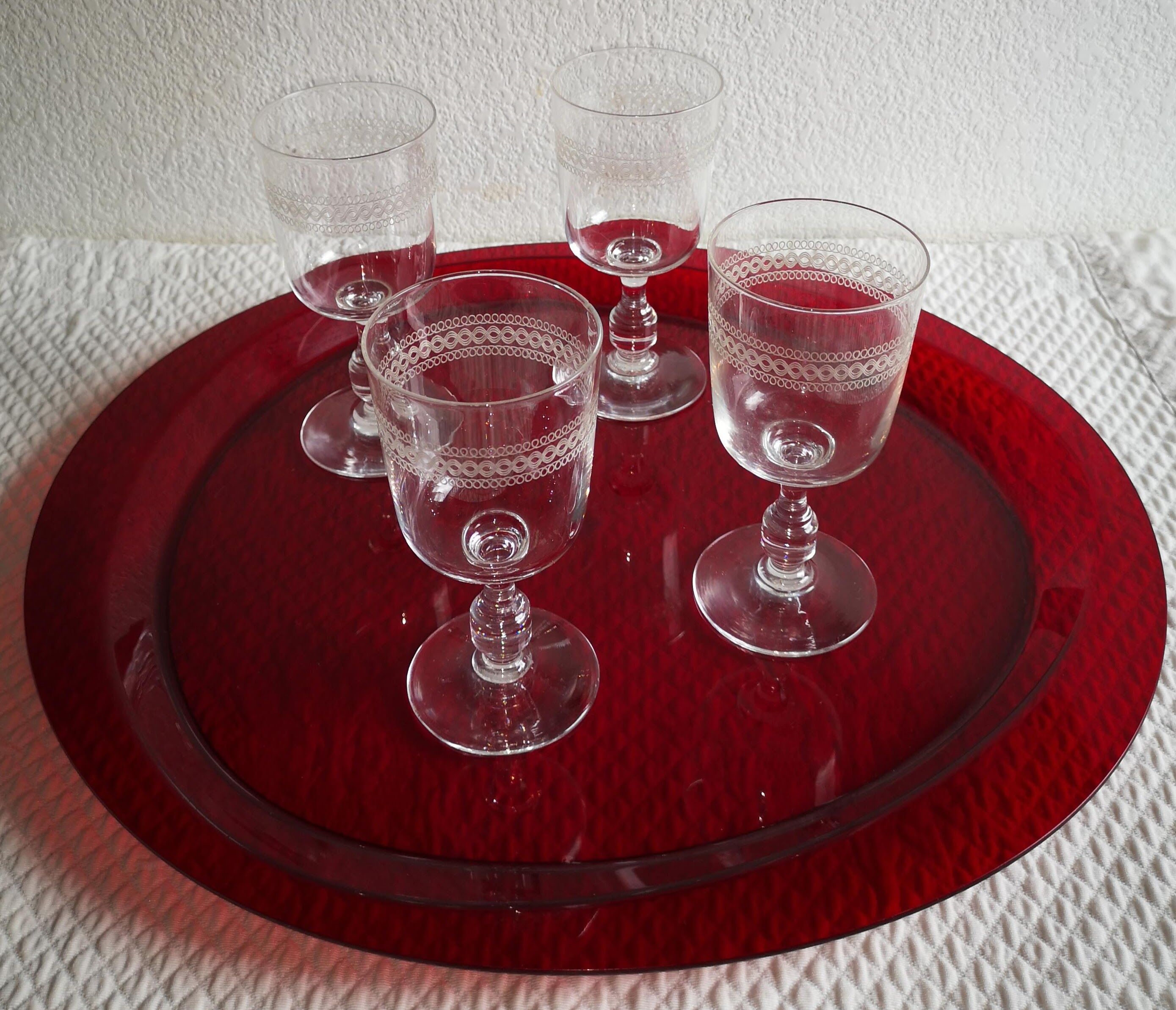 Oval top in red plexiglass 43 cm