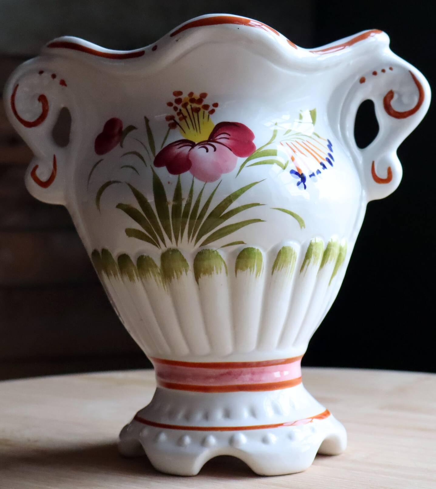 Médicis vase for display in earthenware - Traditional Old Moustiers style