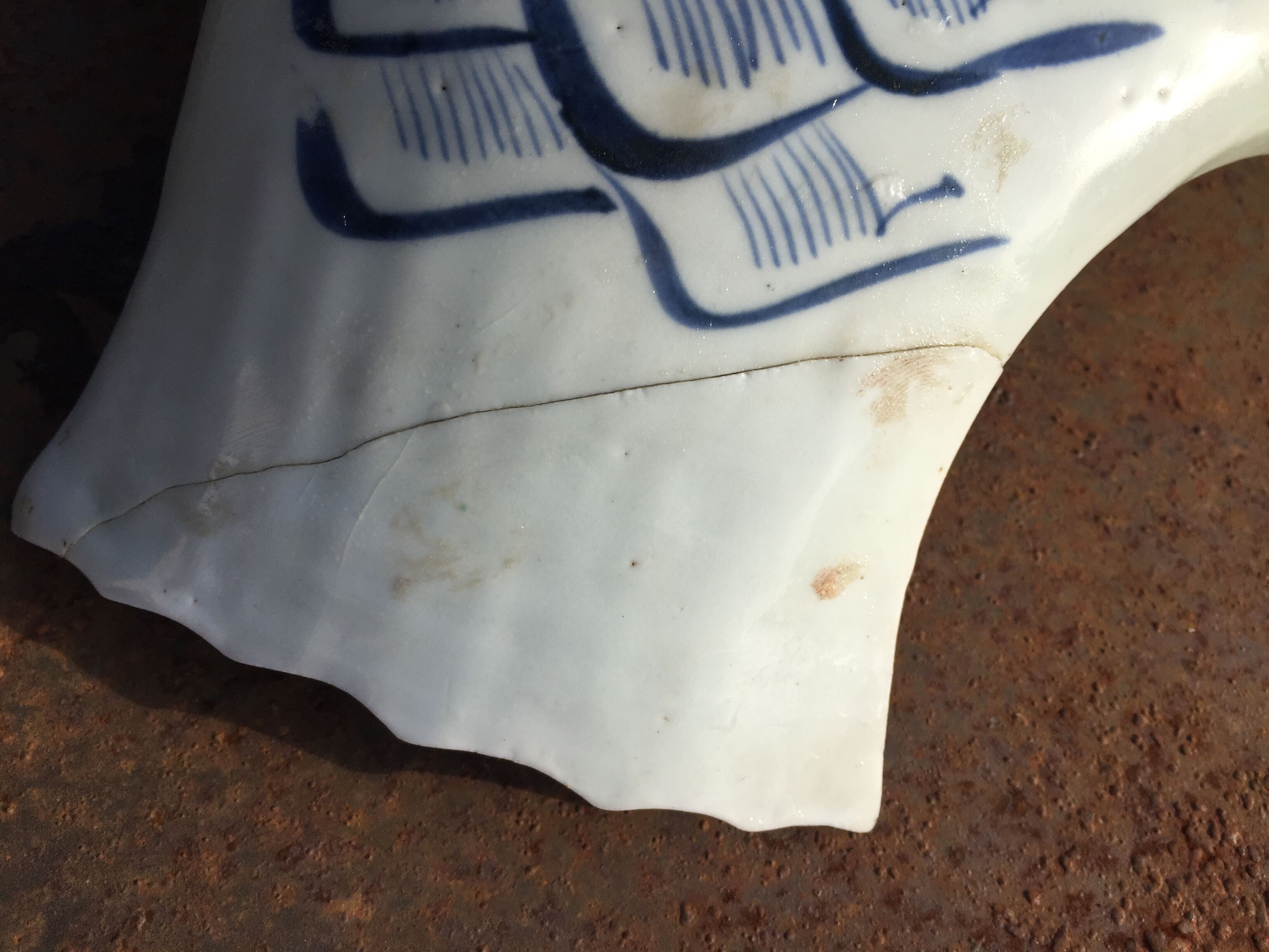 Imari dish in the shape of fish 41 x 26cm