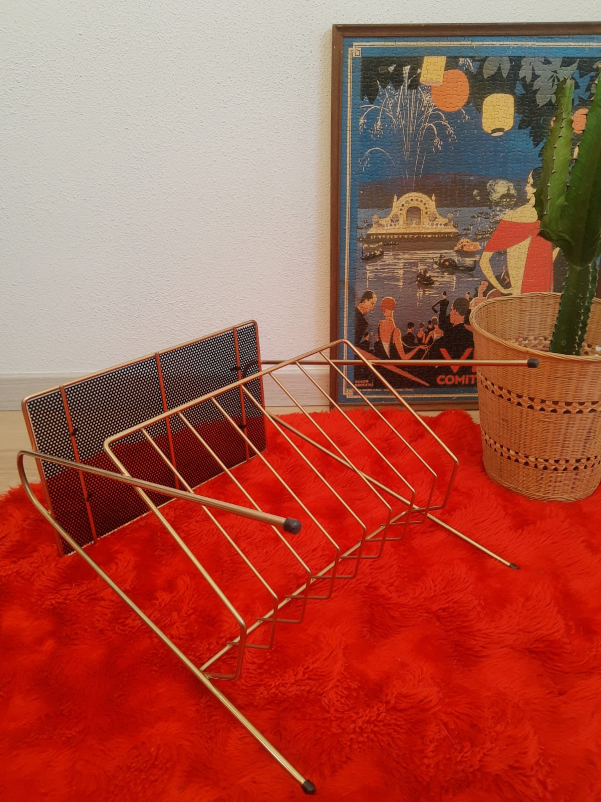 Pedestal table, door magazines in gilded metal years 50 - 60