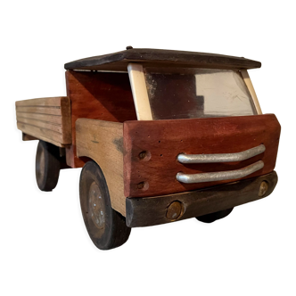 Camion en bois de la marque française Dejou