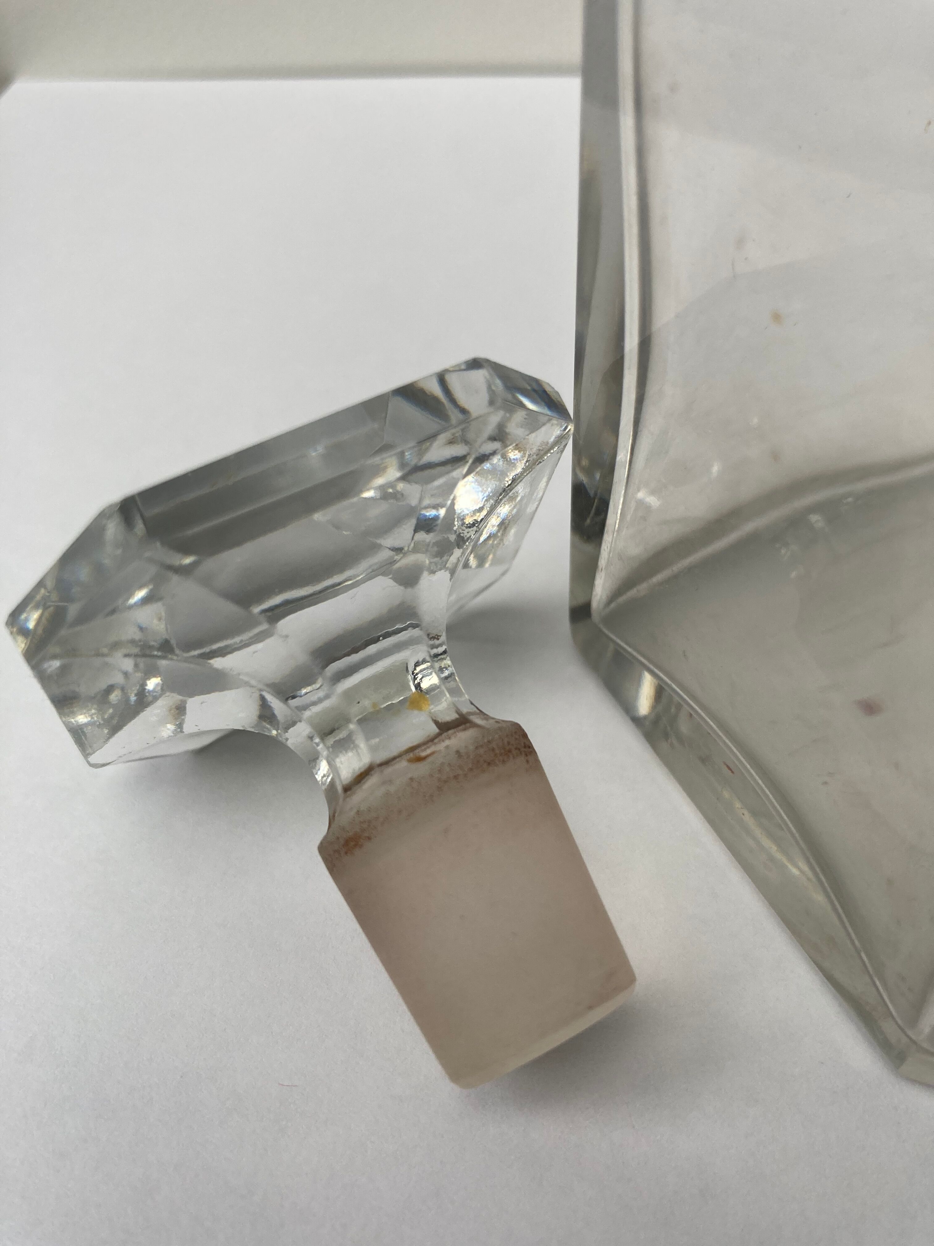 Perfume bottle crystal XIXth with cap facets