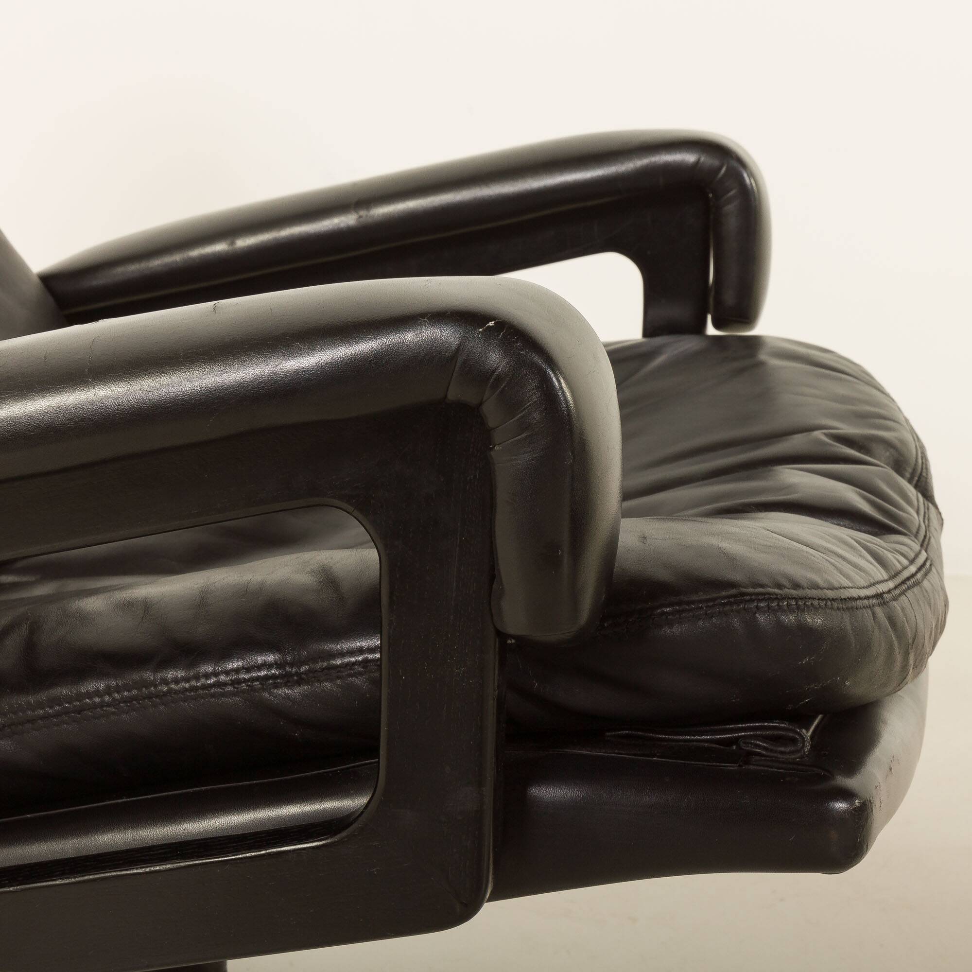 Fauteuil lounge vintage avec tabouret par André Vandenbrouck