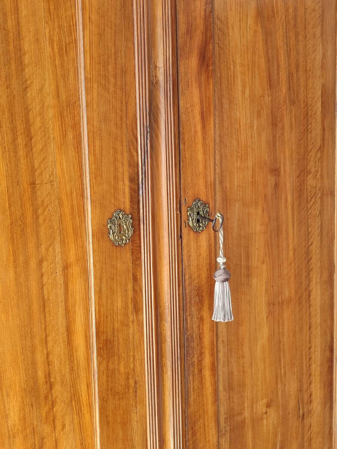 Armoire ancienne en bois