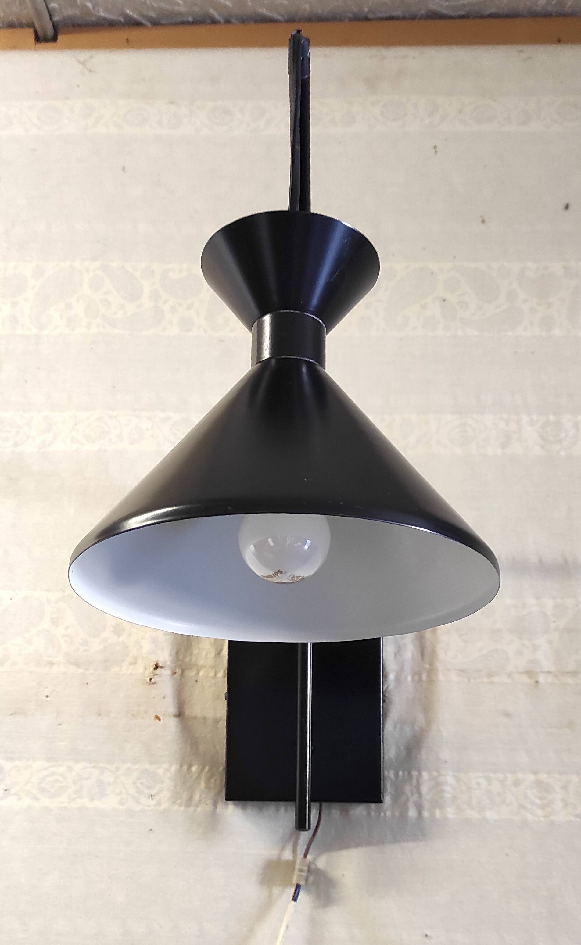 Applique avec potence articulée et abat-jour diabolo en métal noir