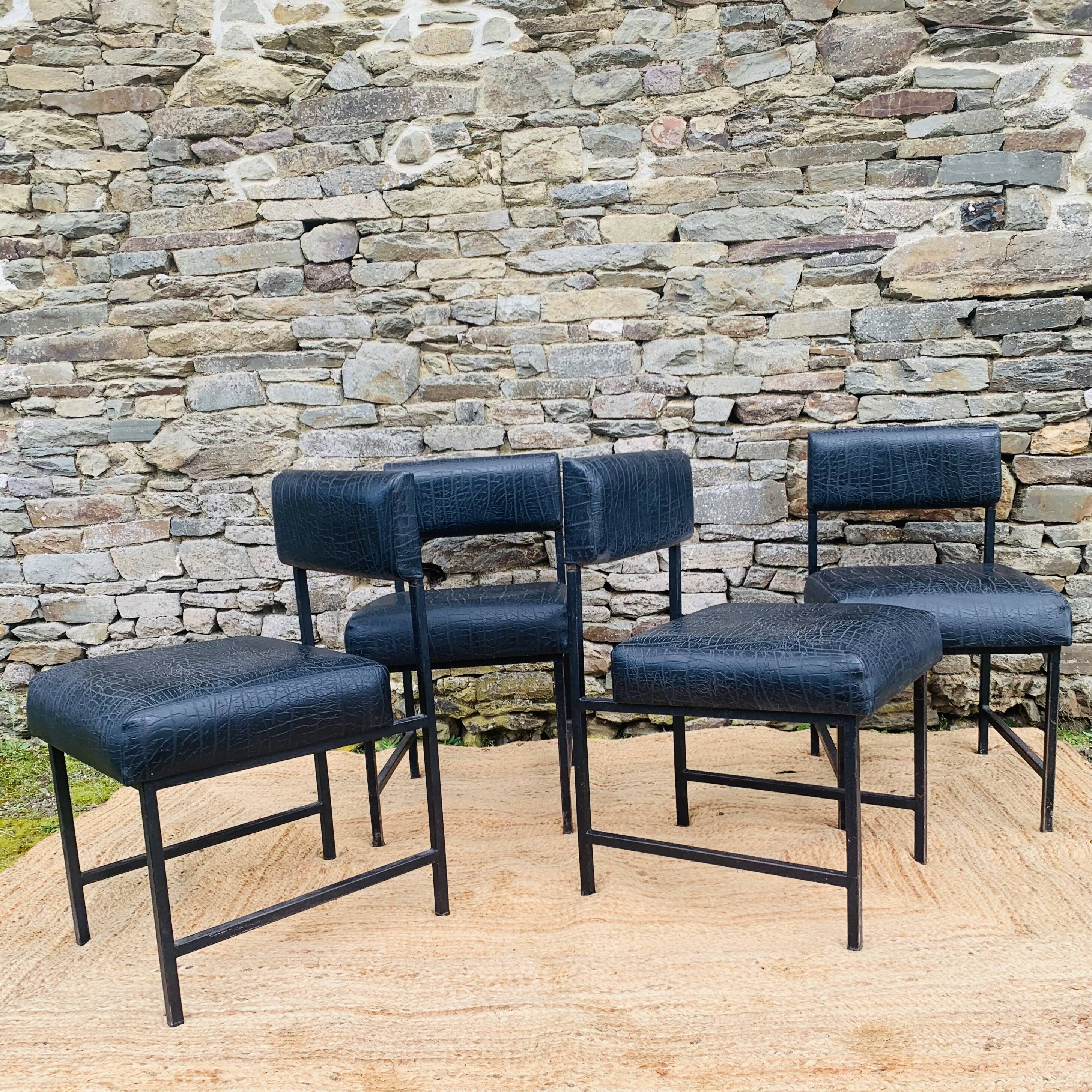 Ensemble de 4 chauffeuses modernistes