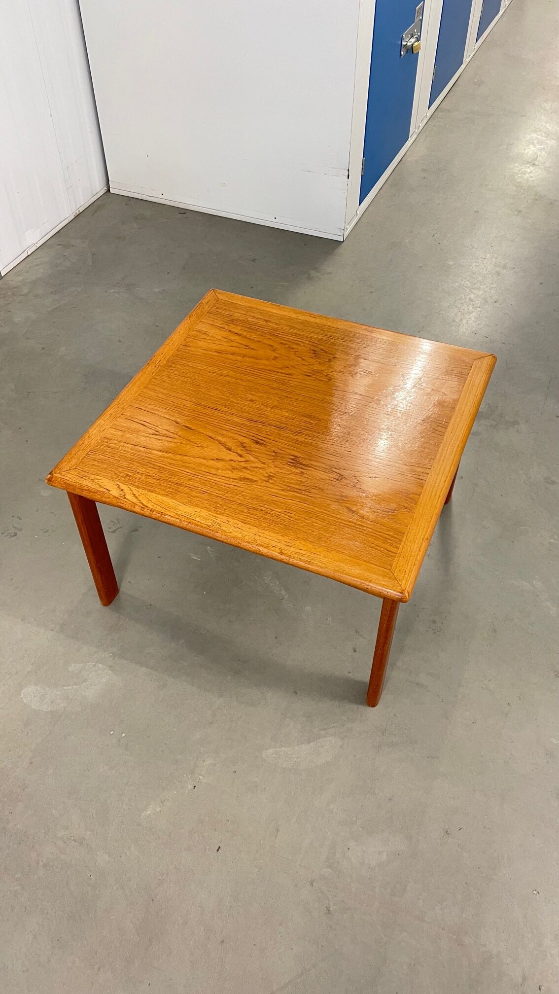 Table basse en teck des années 60