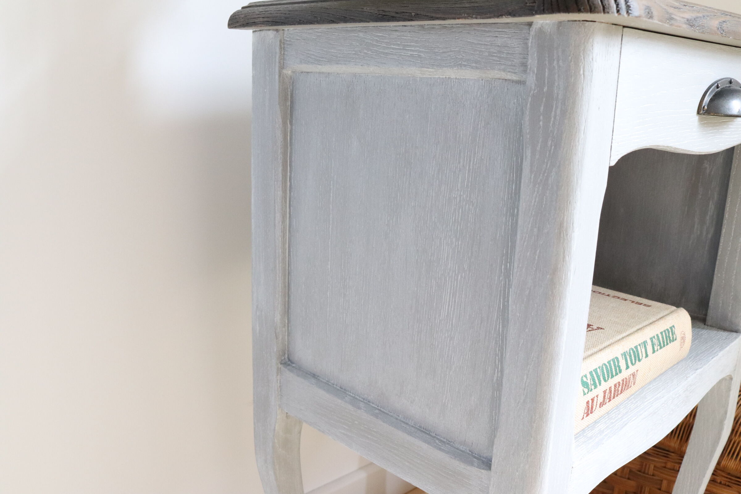 Chevet patiné gris bois