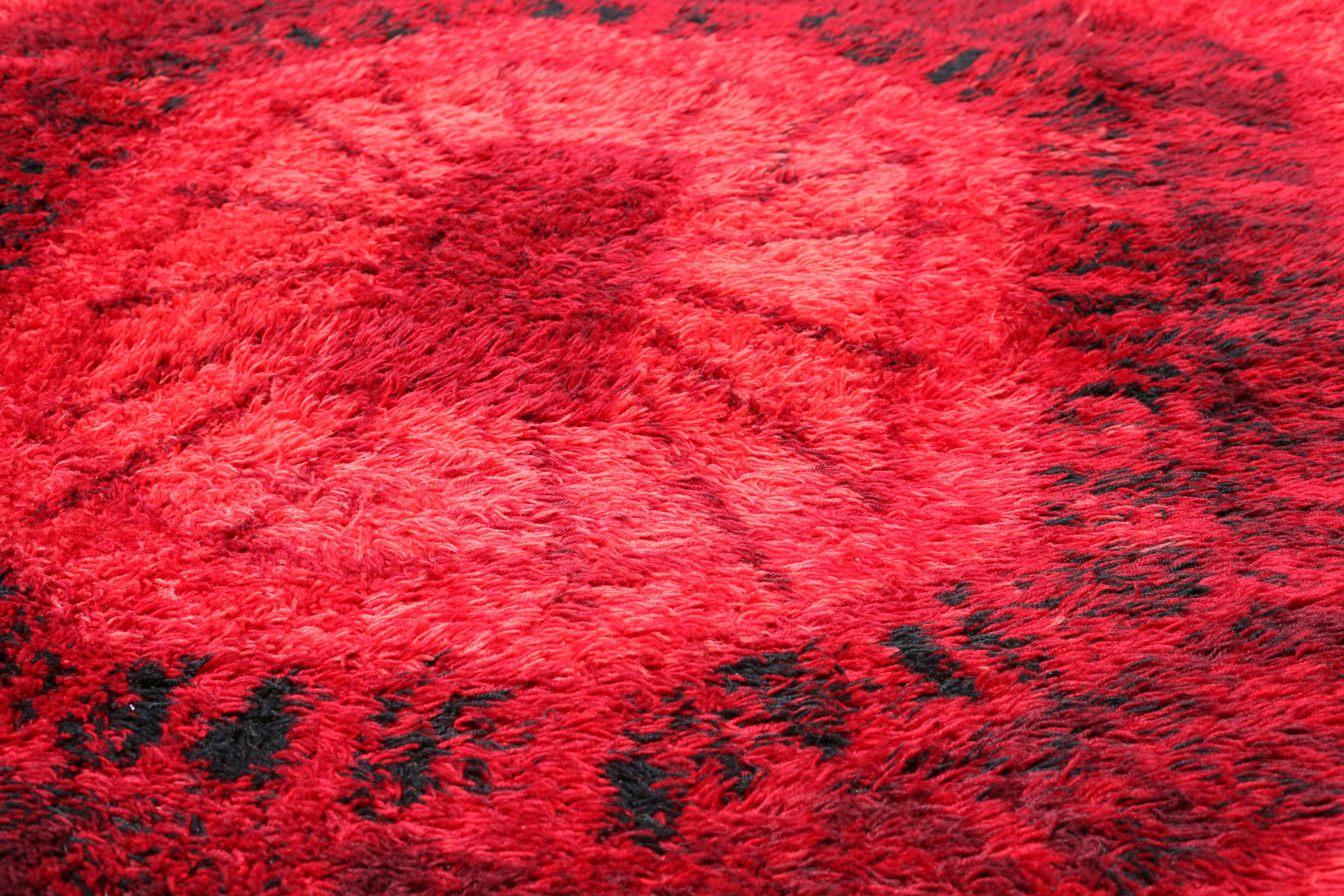 Space age rug. Psychedelic decor. Circa 1970.