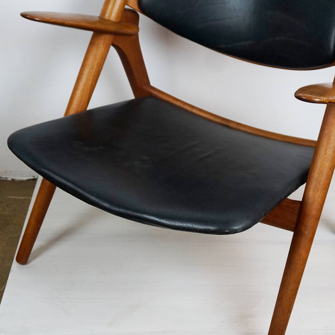 Chaise Lounge CH28 in Teak and Black Leather by Hans Wegner for Carl Hansen