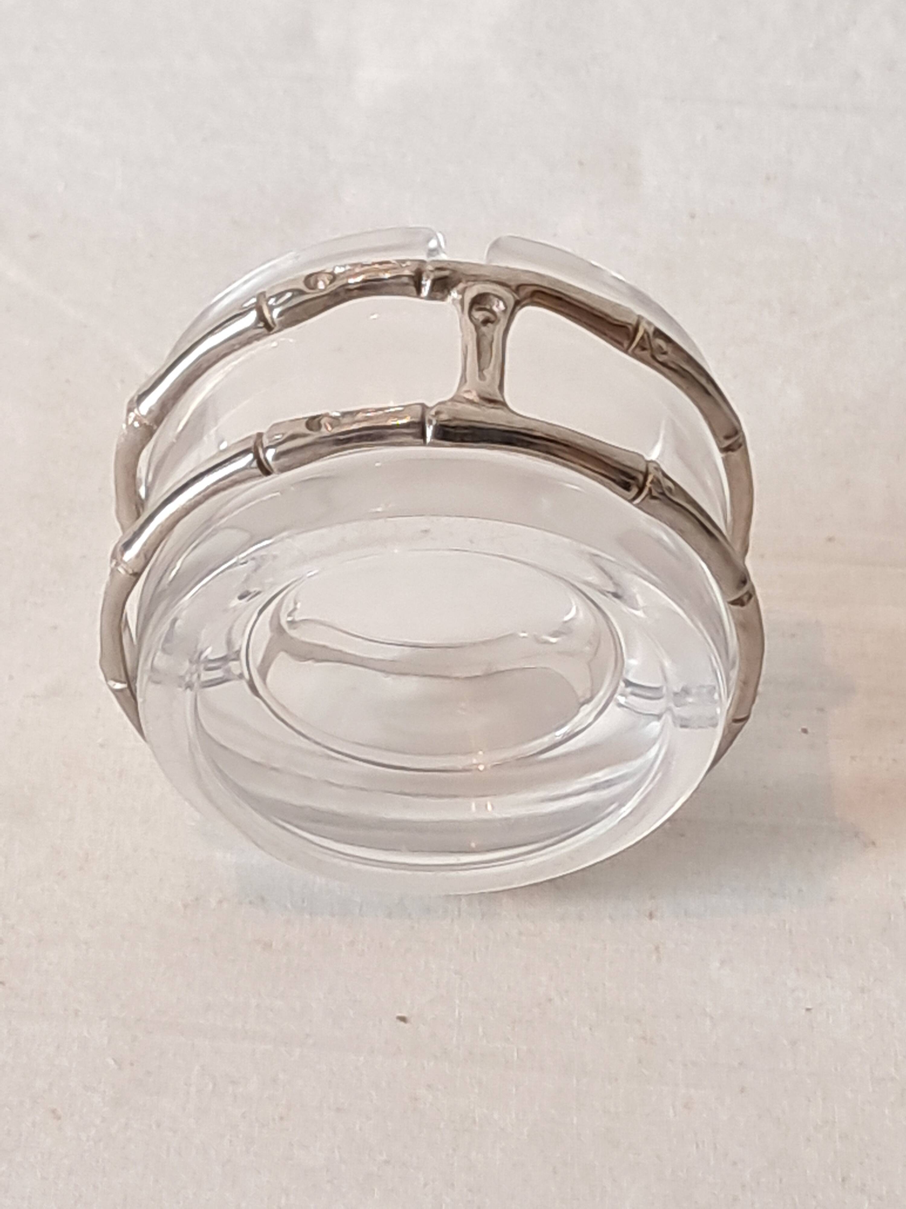 Cendrier En Verre Dans Un Support Faux Bambou Métallique