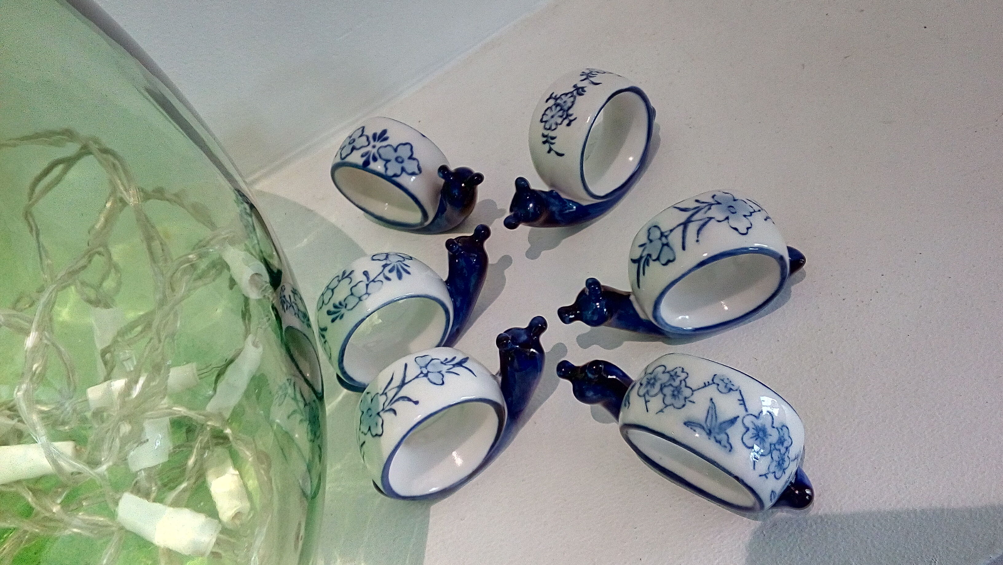 Set of 6 rounds of blue ceramic snail towel