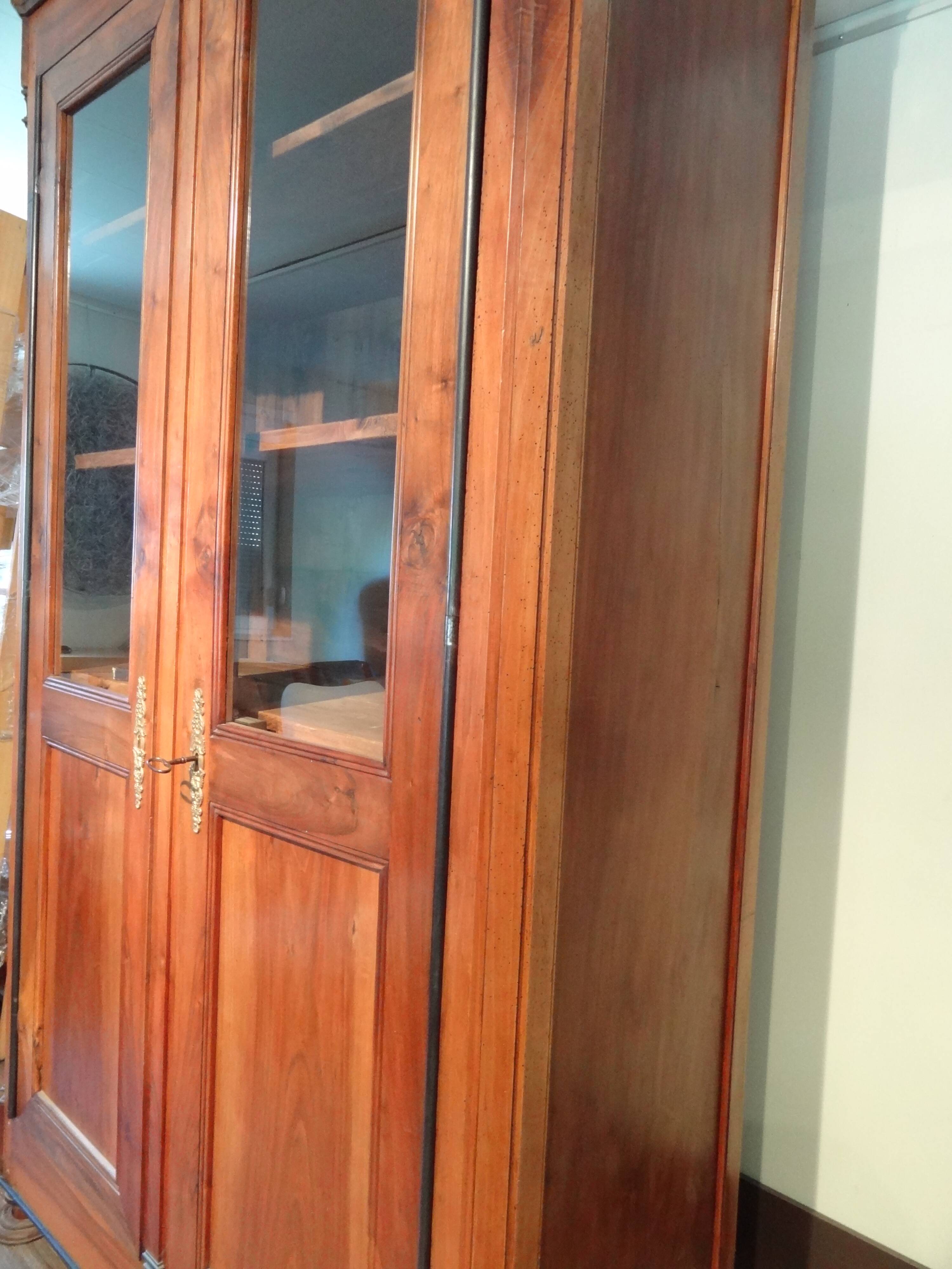 Large director's bookcase in solid walnut, 19th century.