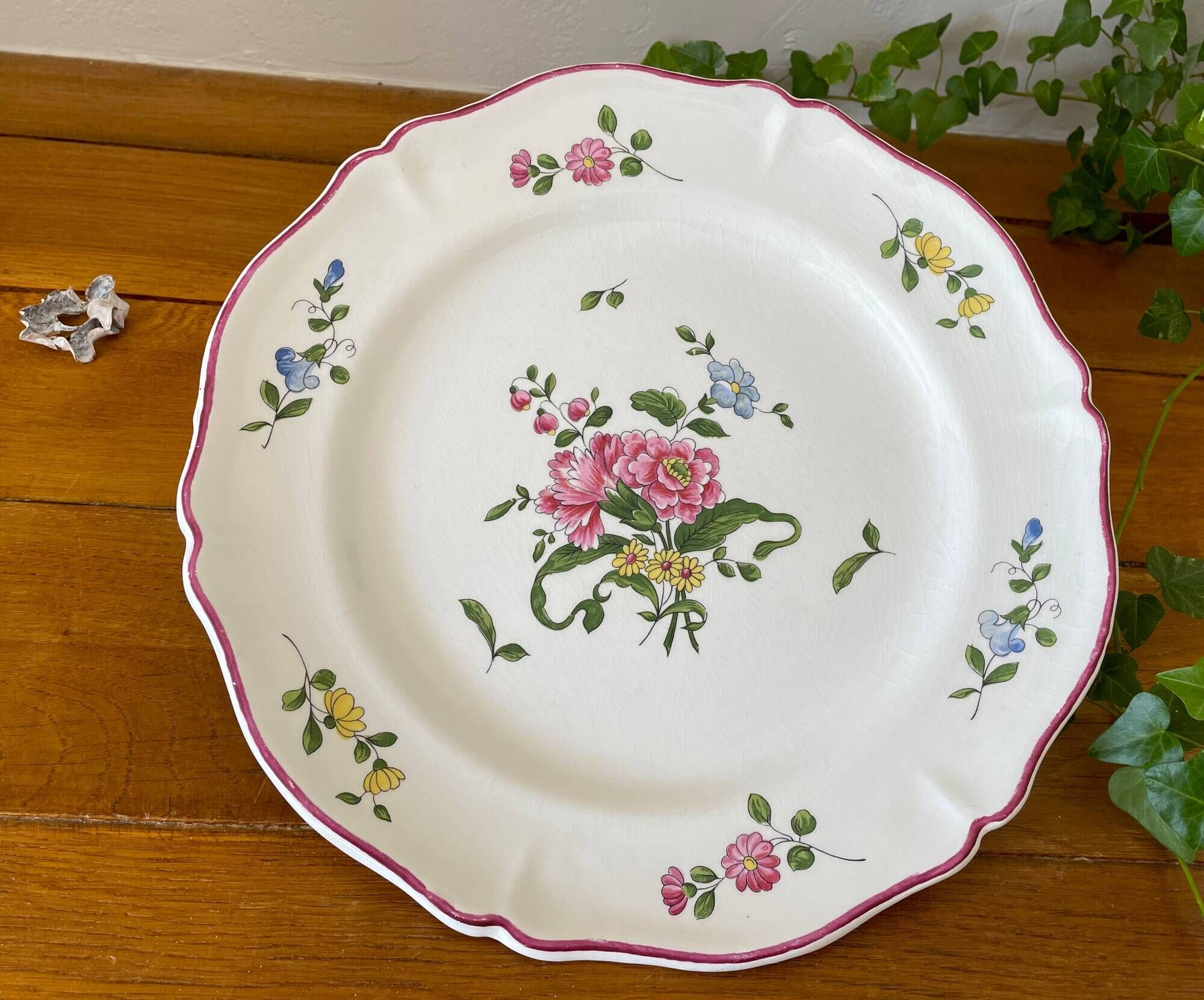 Antique serving dish in Saint-Amand earthenware (Nord)