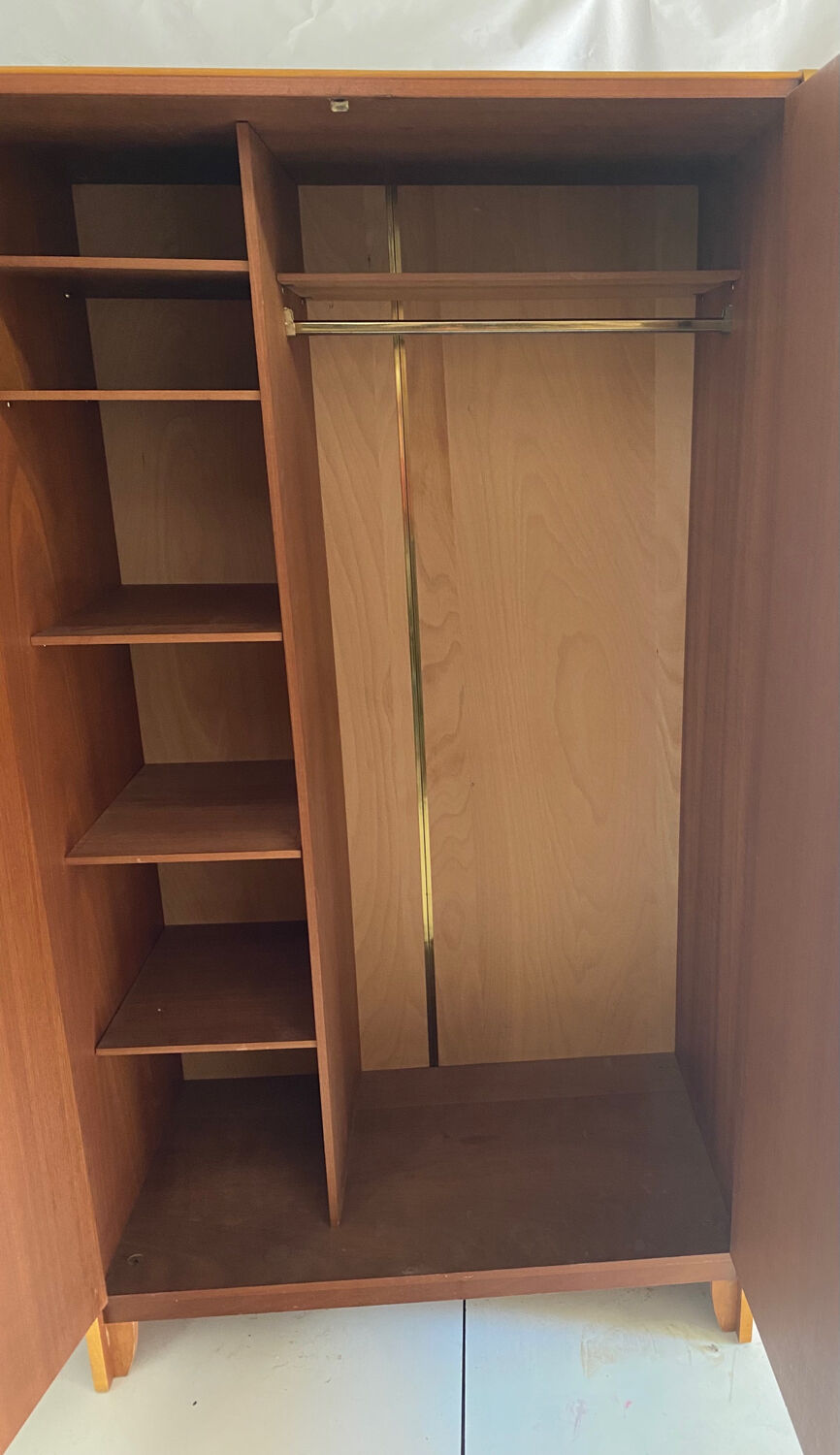 Vintage wardrobe feet compass from 1957