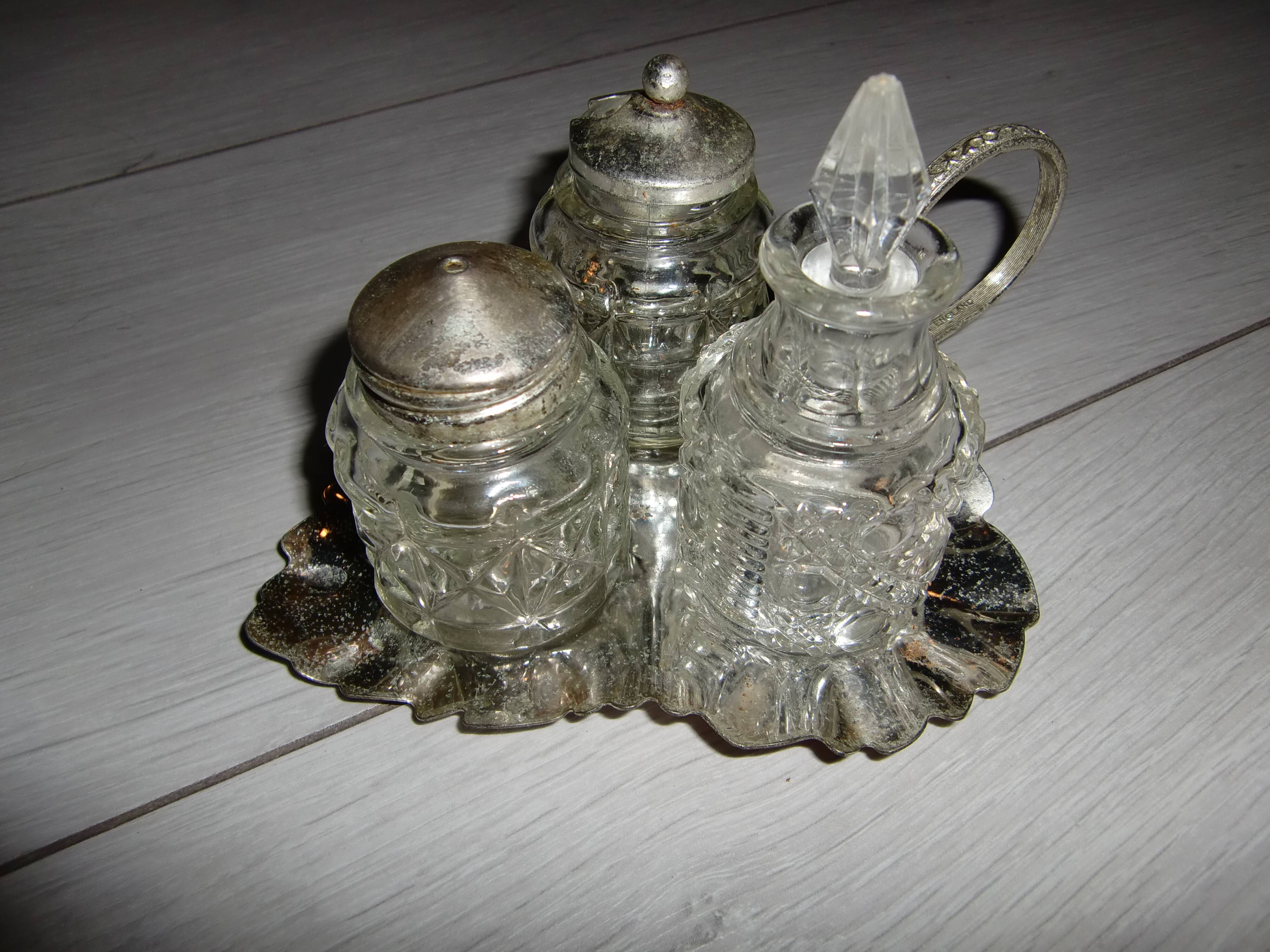 Petit nécessaire de table pour assaissonement des plats