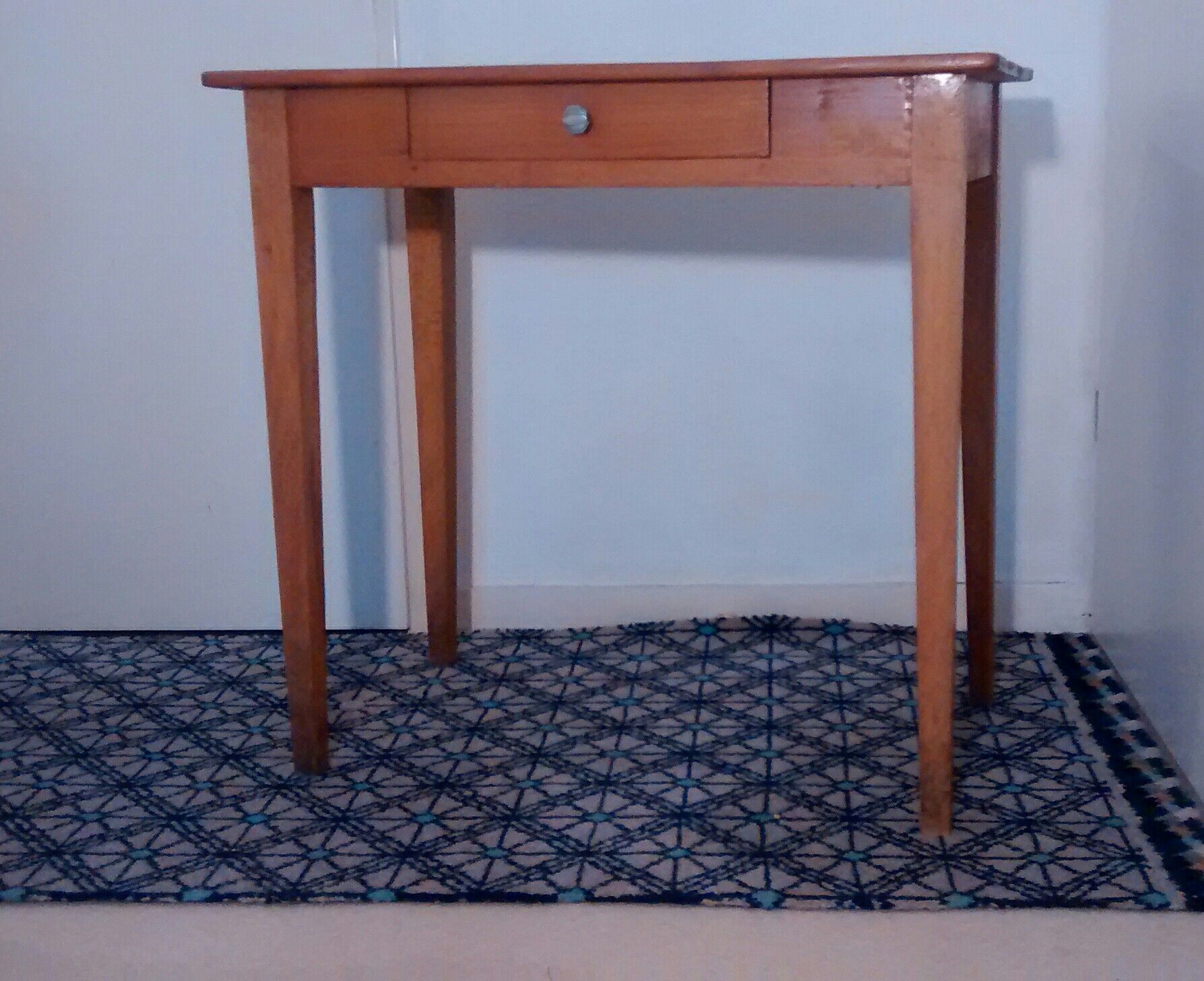 Side table feet spindle