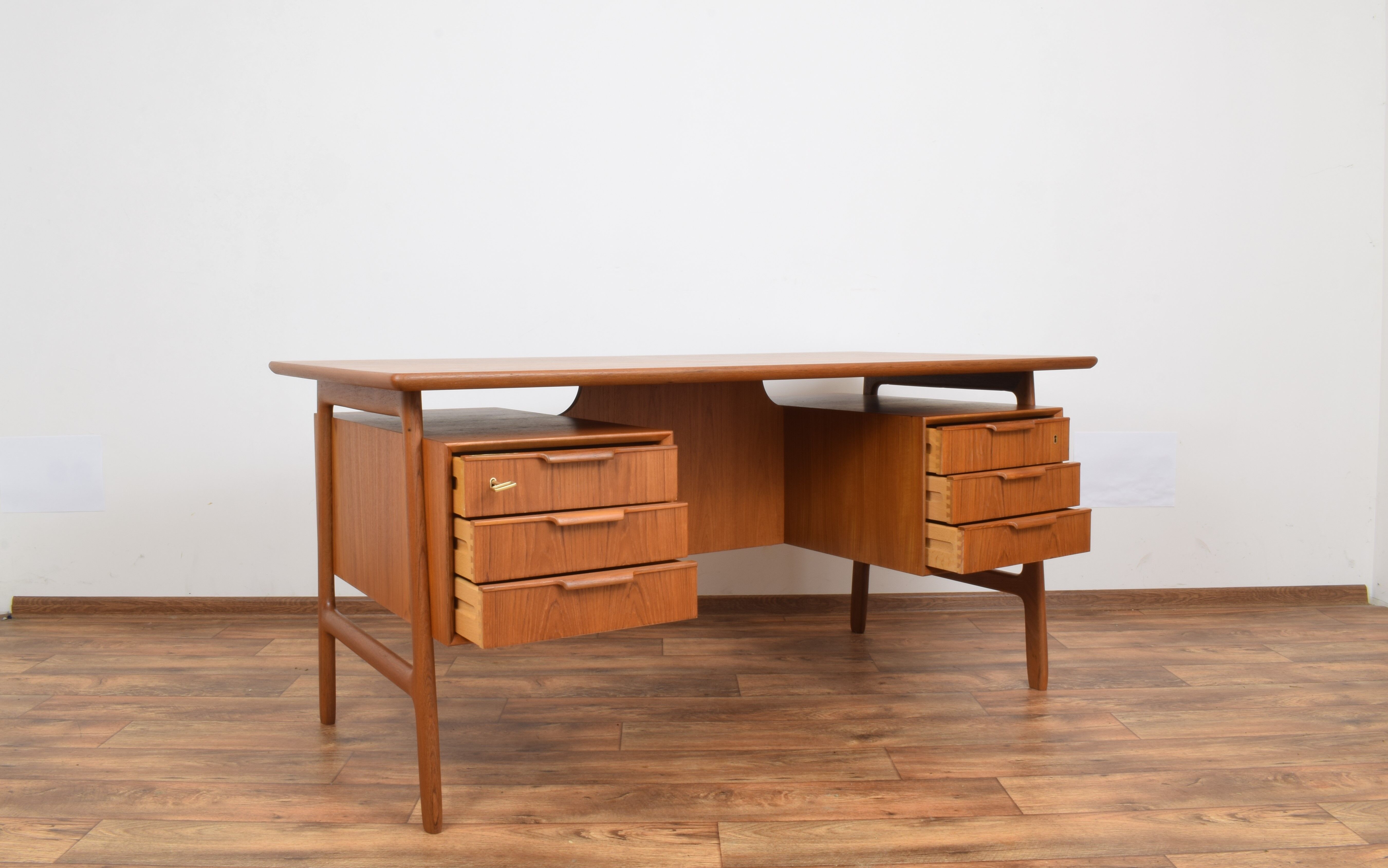 Mid-century danish teak desk model 75 form Omann Jun, 1950s