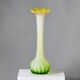 Vase en verre soufflé de Murano en forme de fleur jaune