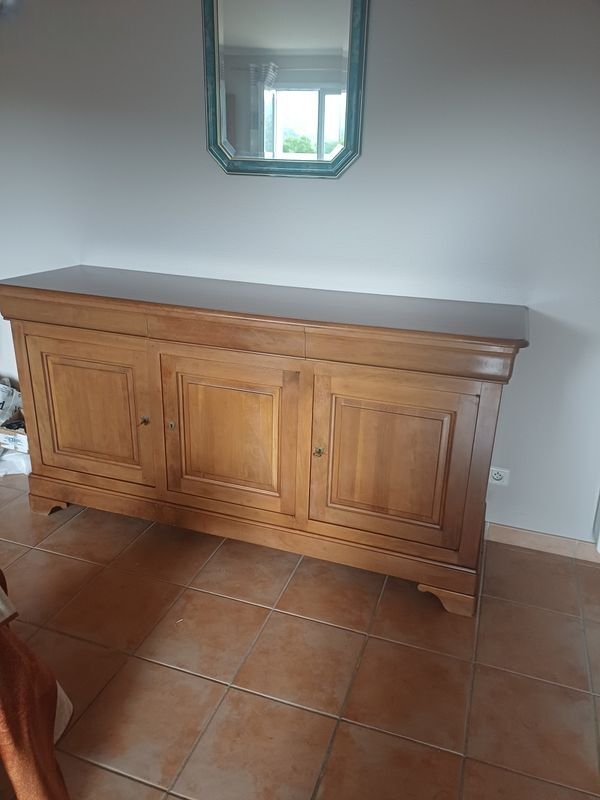 Low buffet in solid cherry wood, 3 doors, 3 drawers.