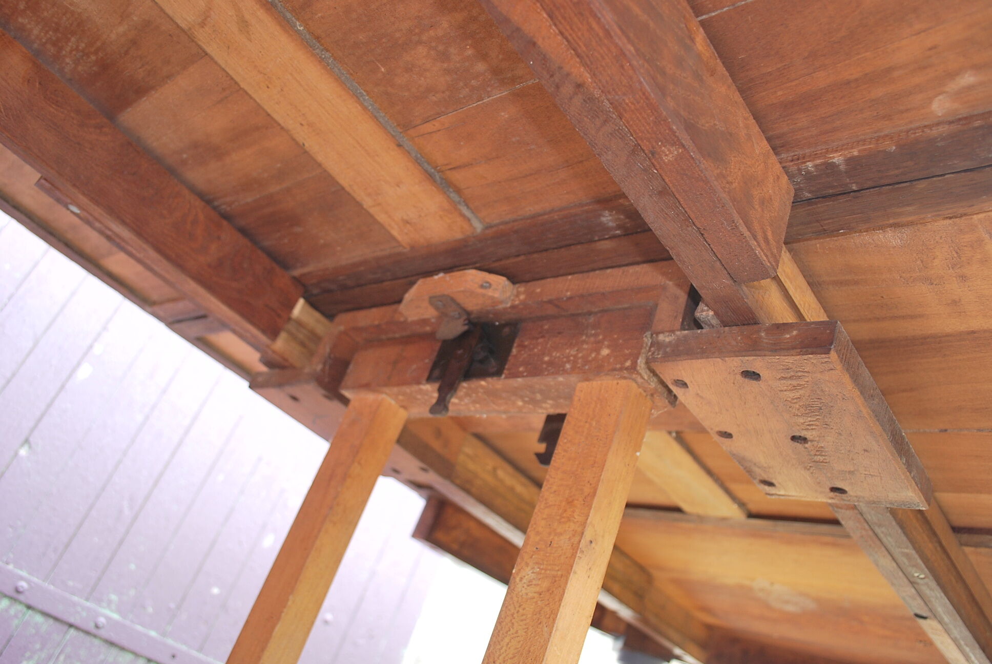 Roundtable with extension cords