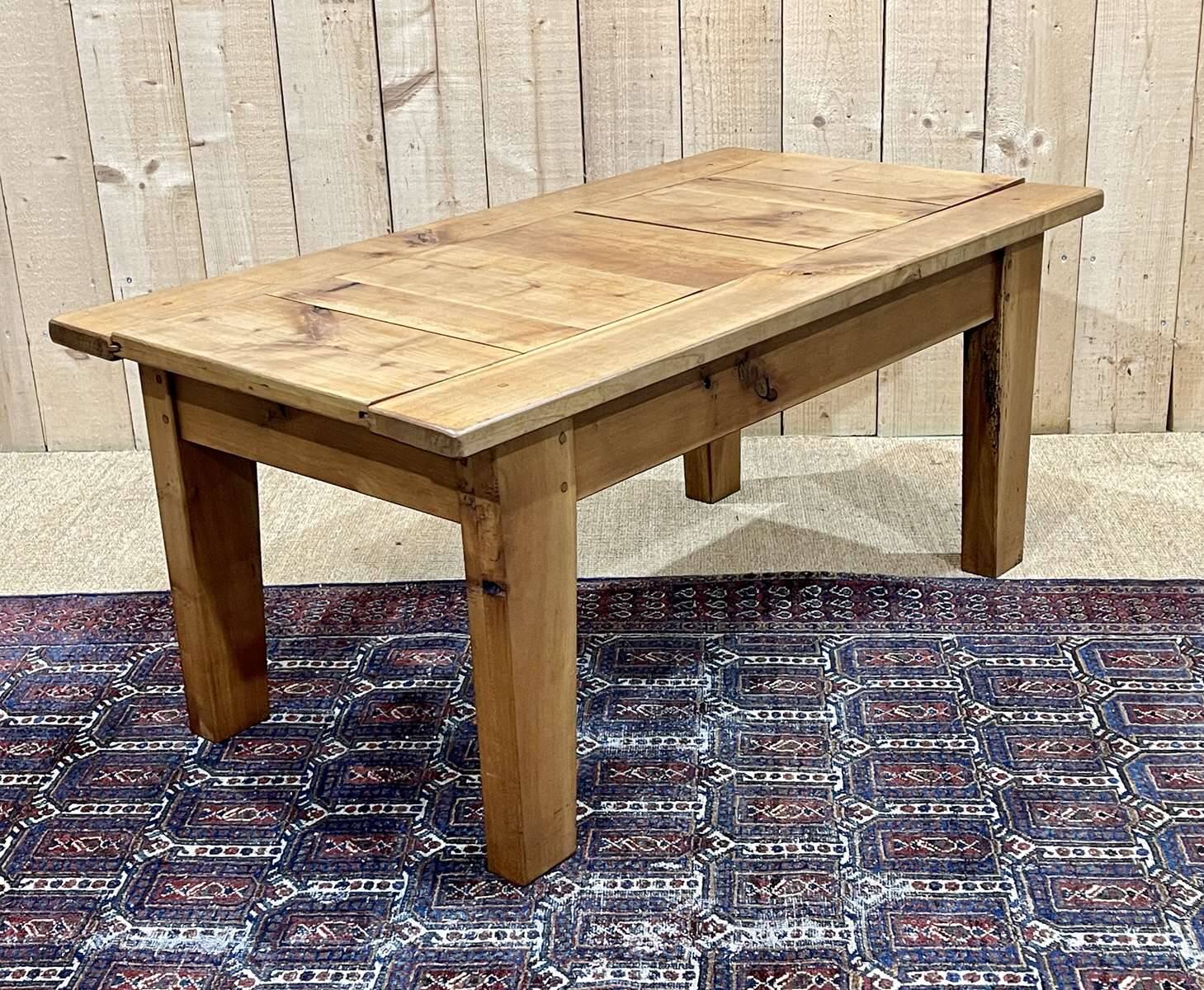 Cherry wood coffee table with sliding top, work from the 70s