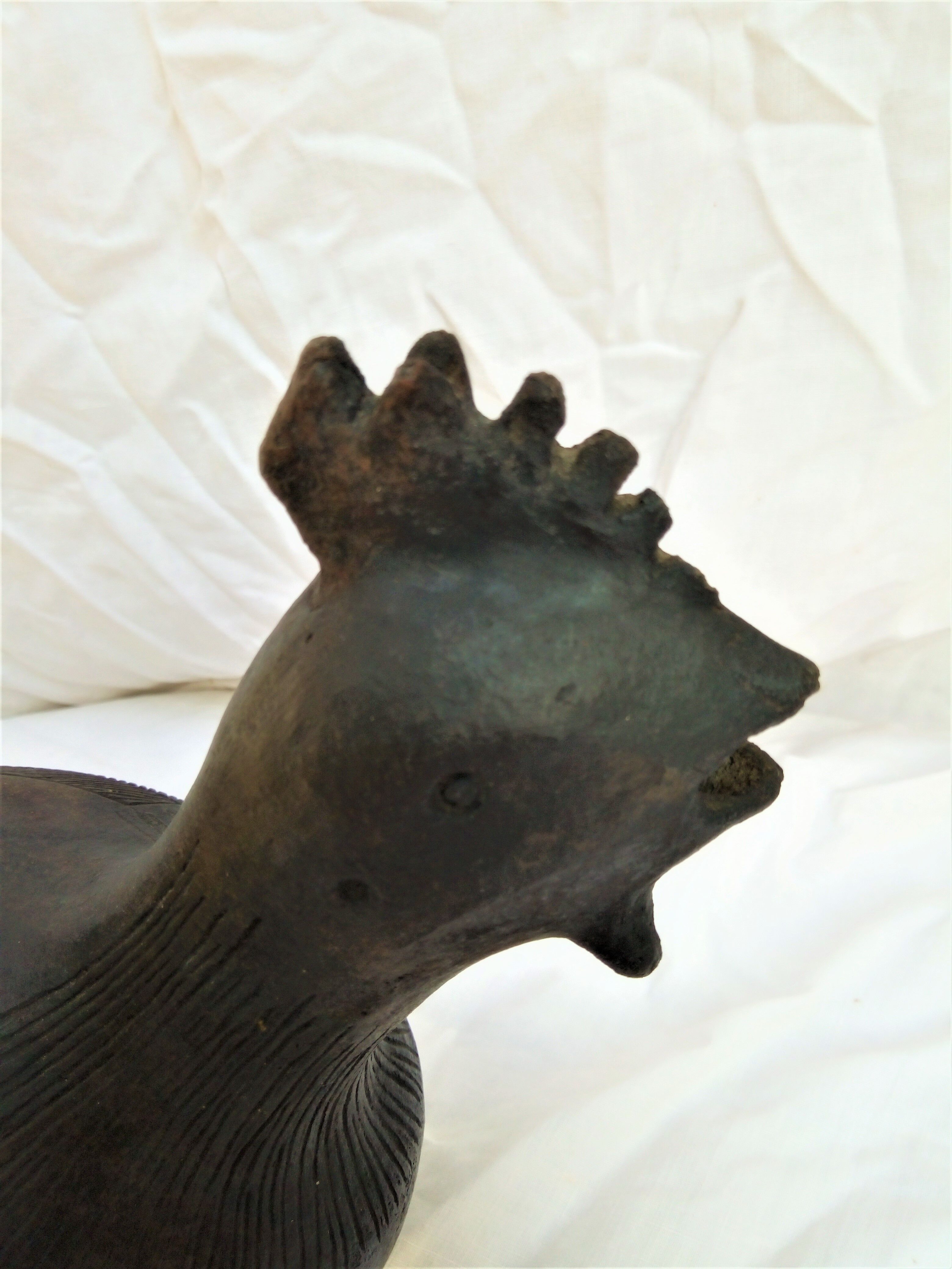 Pourer, terracotta teapot. Hen.