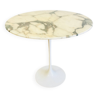 Table tulipe par Eero Saarinen pour KNOLL