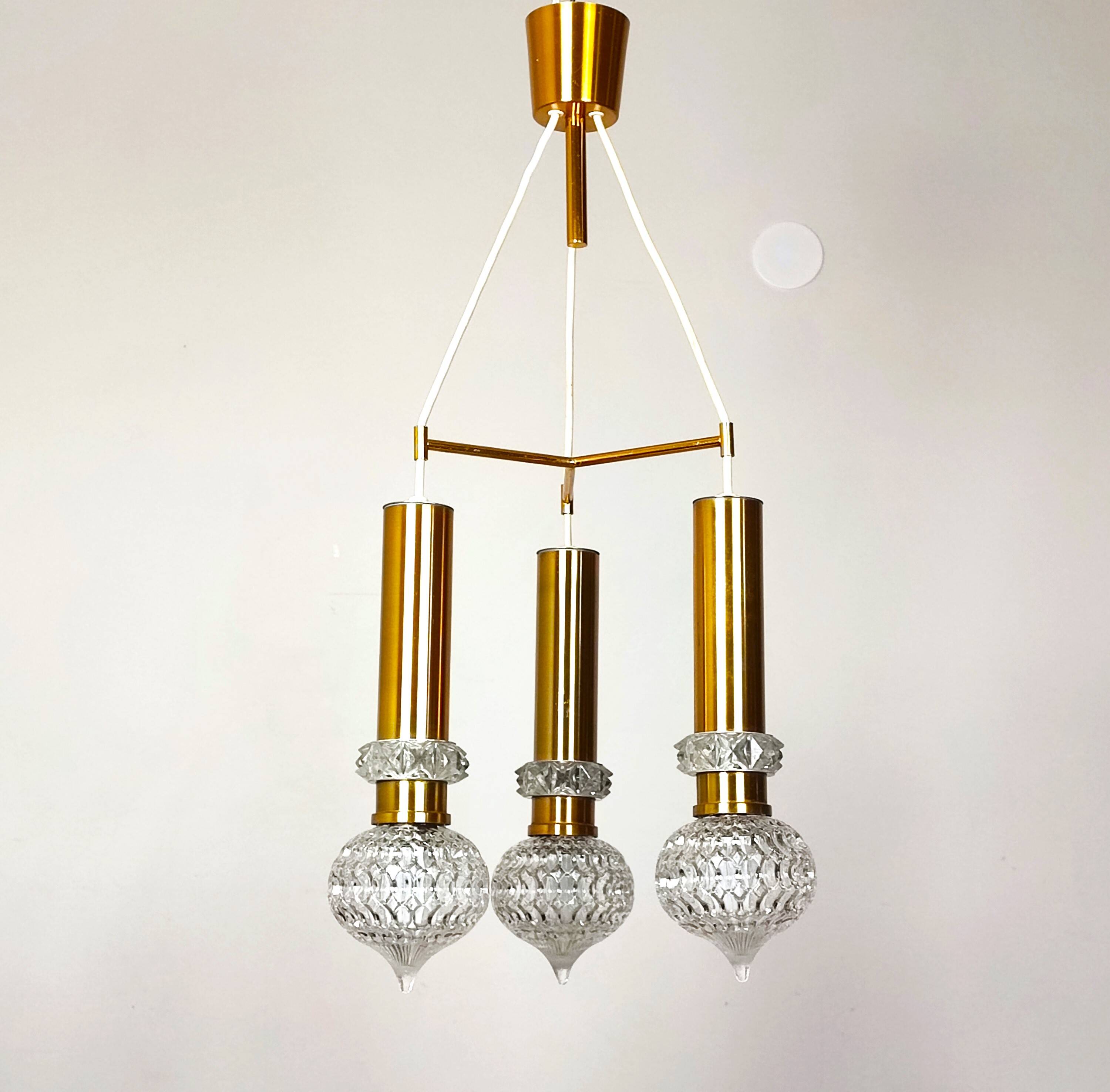 3 globe pendant chandelier