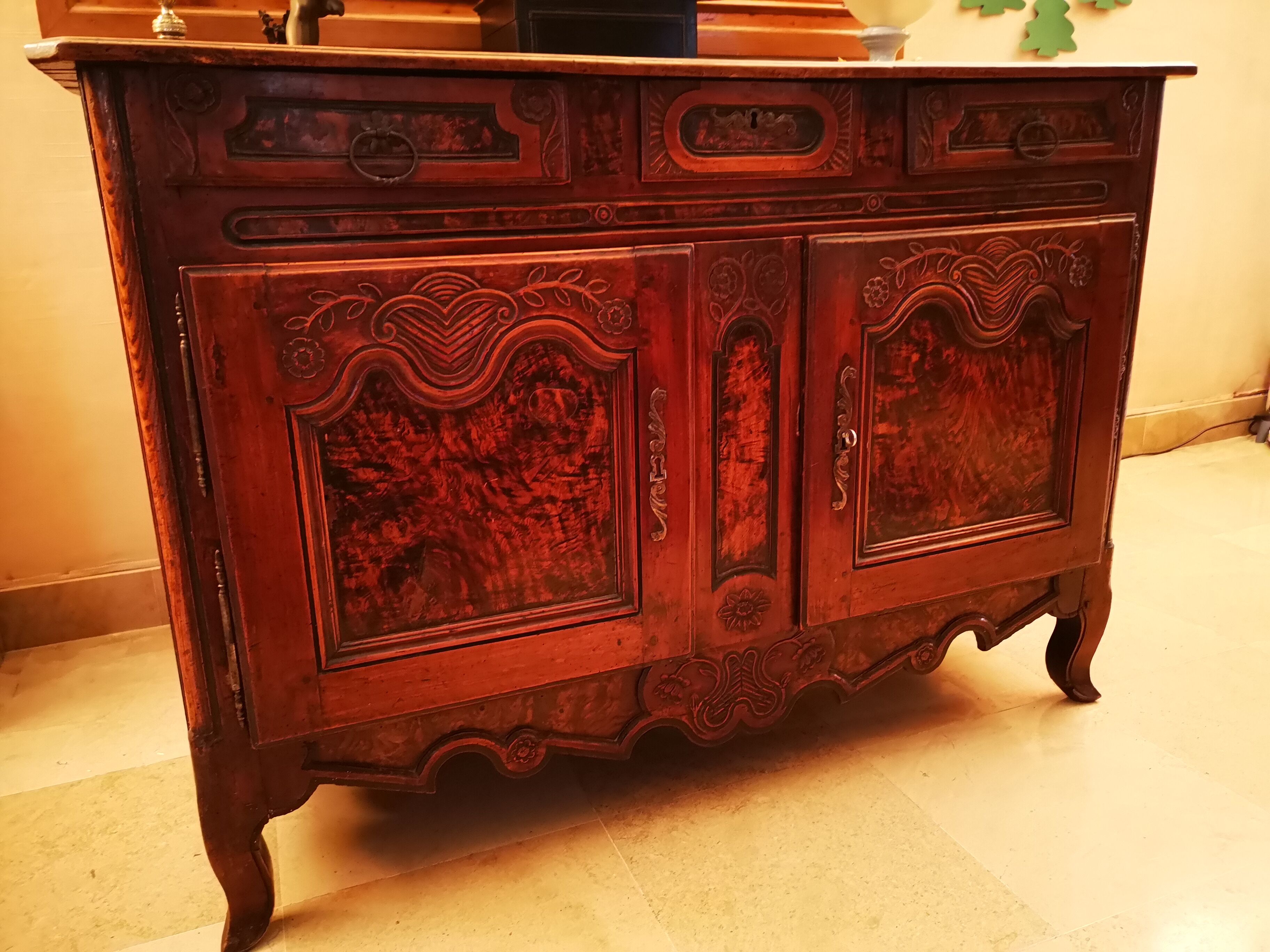 Buffet bas de style Louis XV