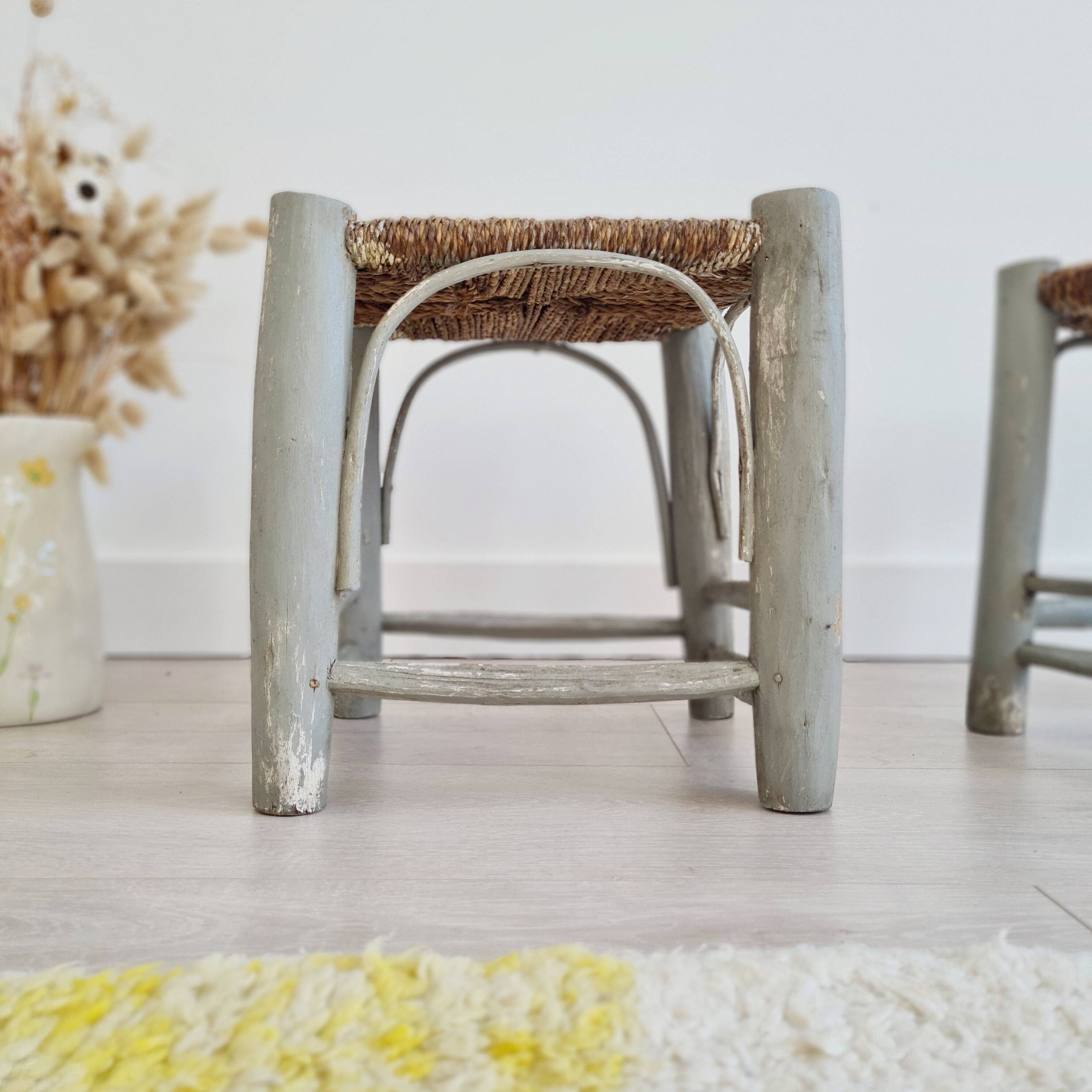Petits tabourets bois et corde - patine grise