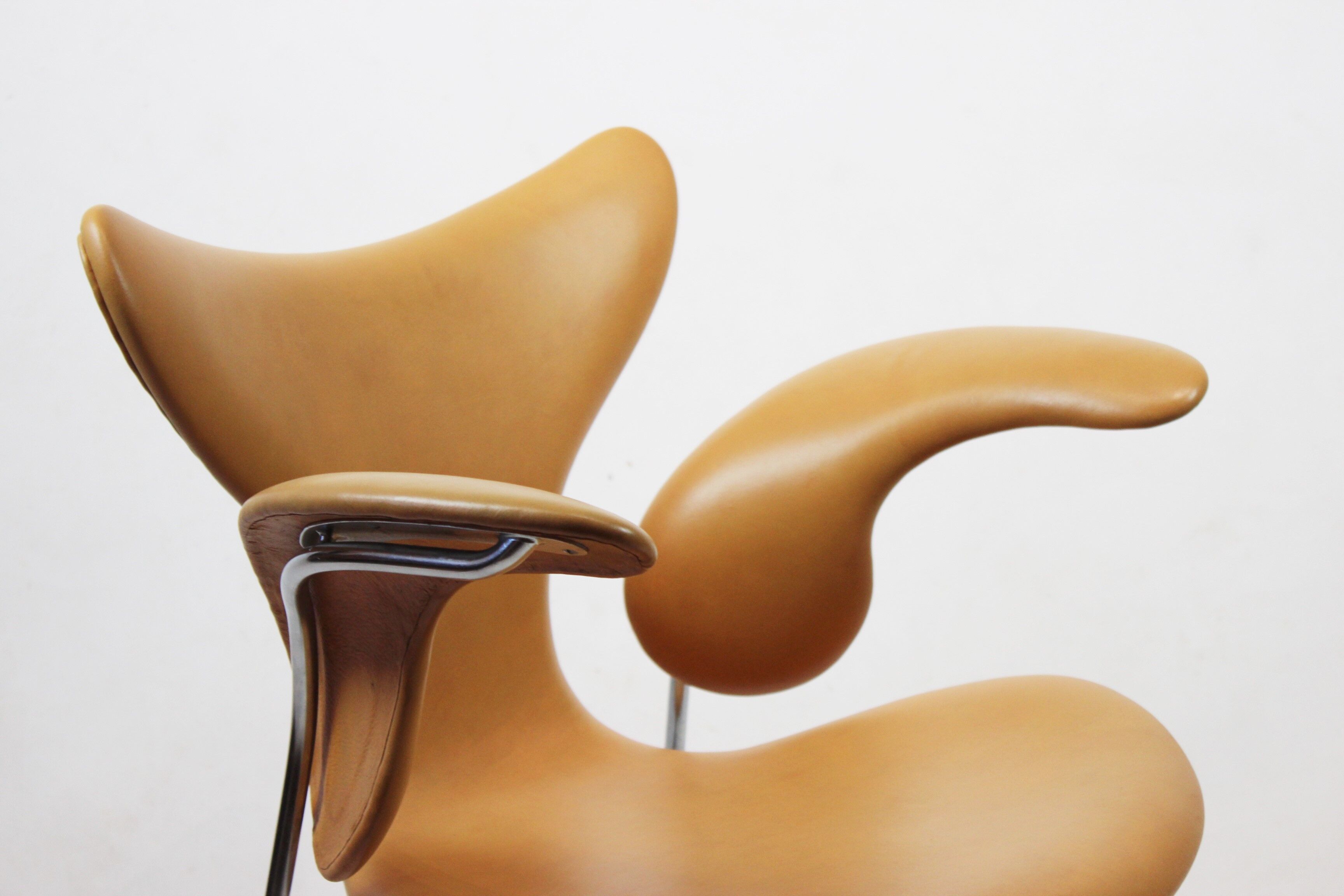 The Lily, model 3208, with armrests by Arne Jacobsen and Fritz Hansen