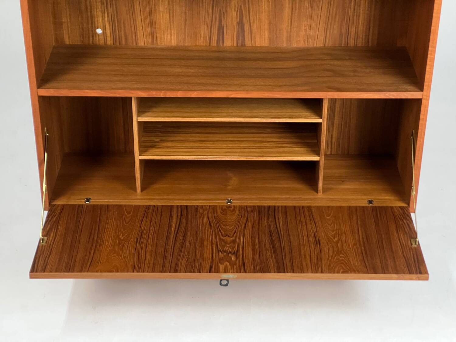 Buffet haut vintage Schrank, design danois, années 1960, milieu du siècle
