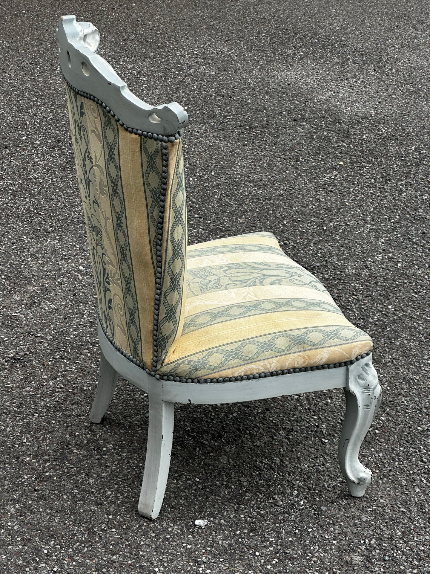 Chauffeuse de style Louis XV avec repose-pieds assorti – XXe siècle