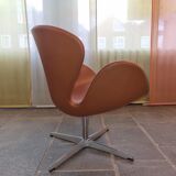 Swan armchair Arne Jacobsen edition Fritz Hansen brown leather