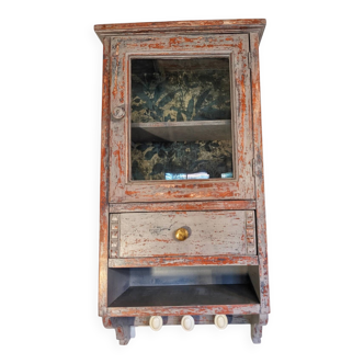 Wall-mounted display cabinet in grey solid wood with a vintage effect.