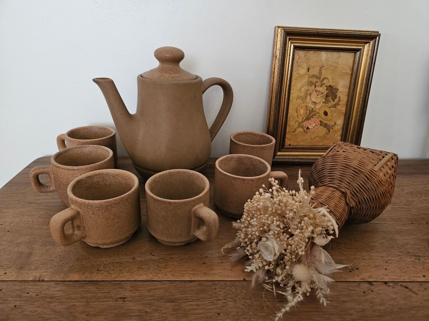 Coffee maker and its 6 stoneware cups