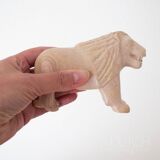 Figurine de lion vintage en stéatite, statue de gros chat sculptée à la main, pierre beige