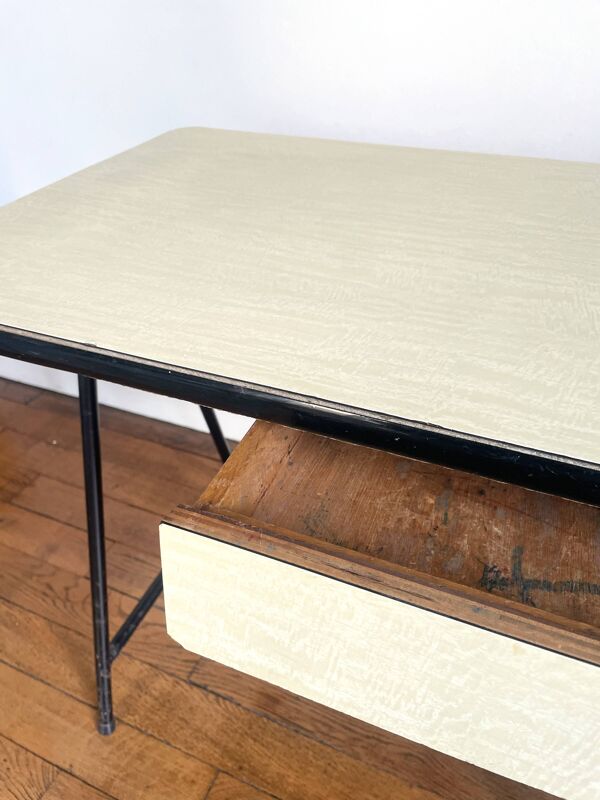 Bureau + chaise d'enfant en formica