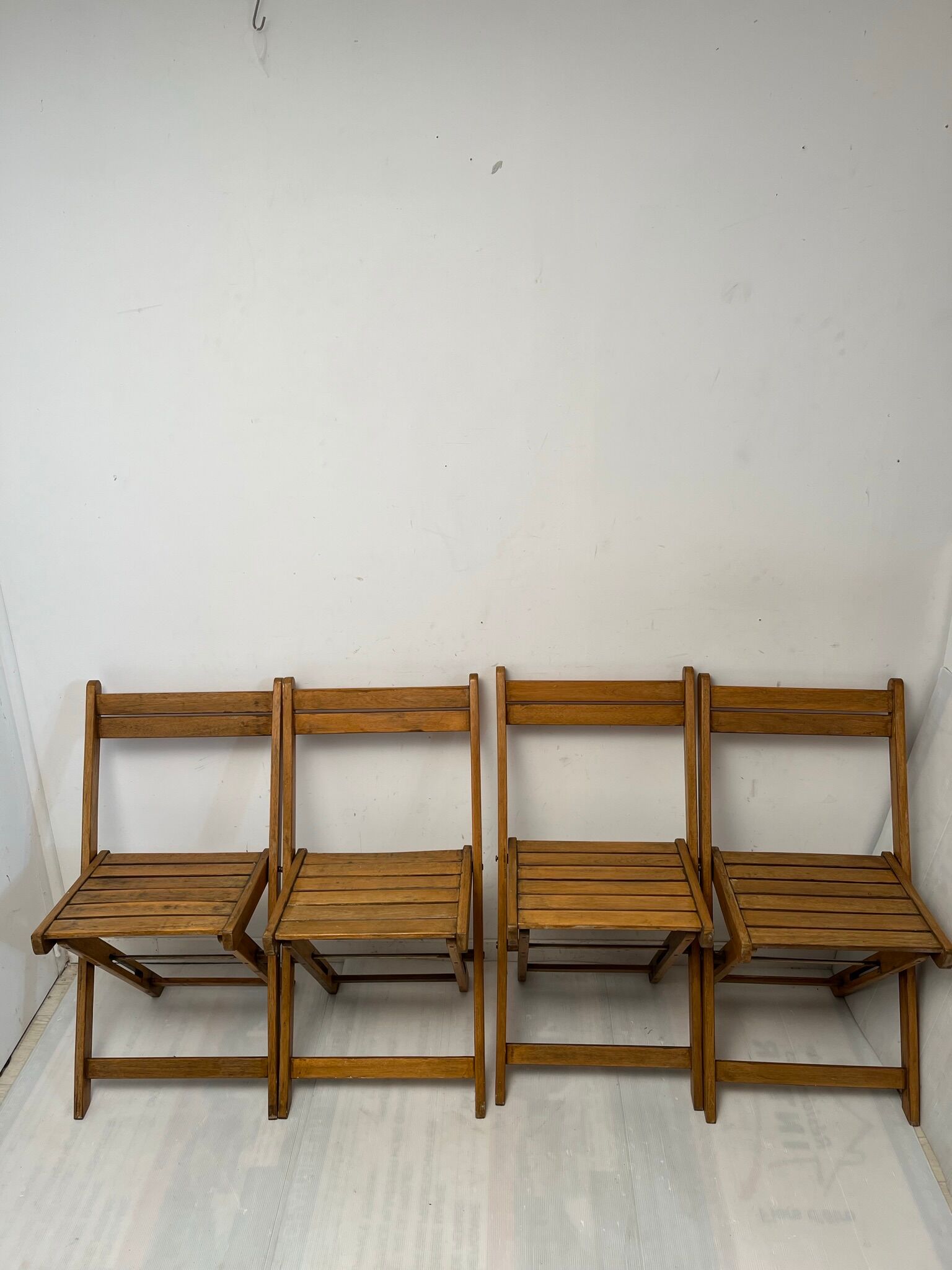4 foldable chairs in vintage wood