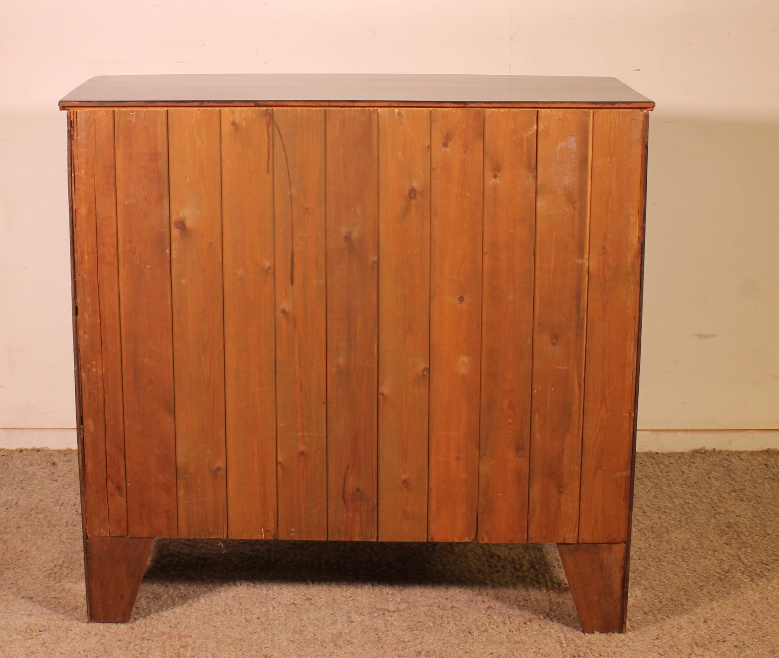 commode bombée en acajou du début du 19° siècle