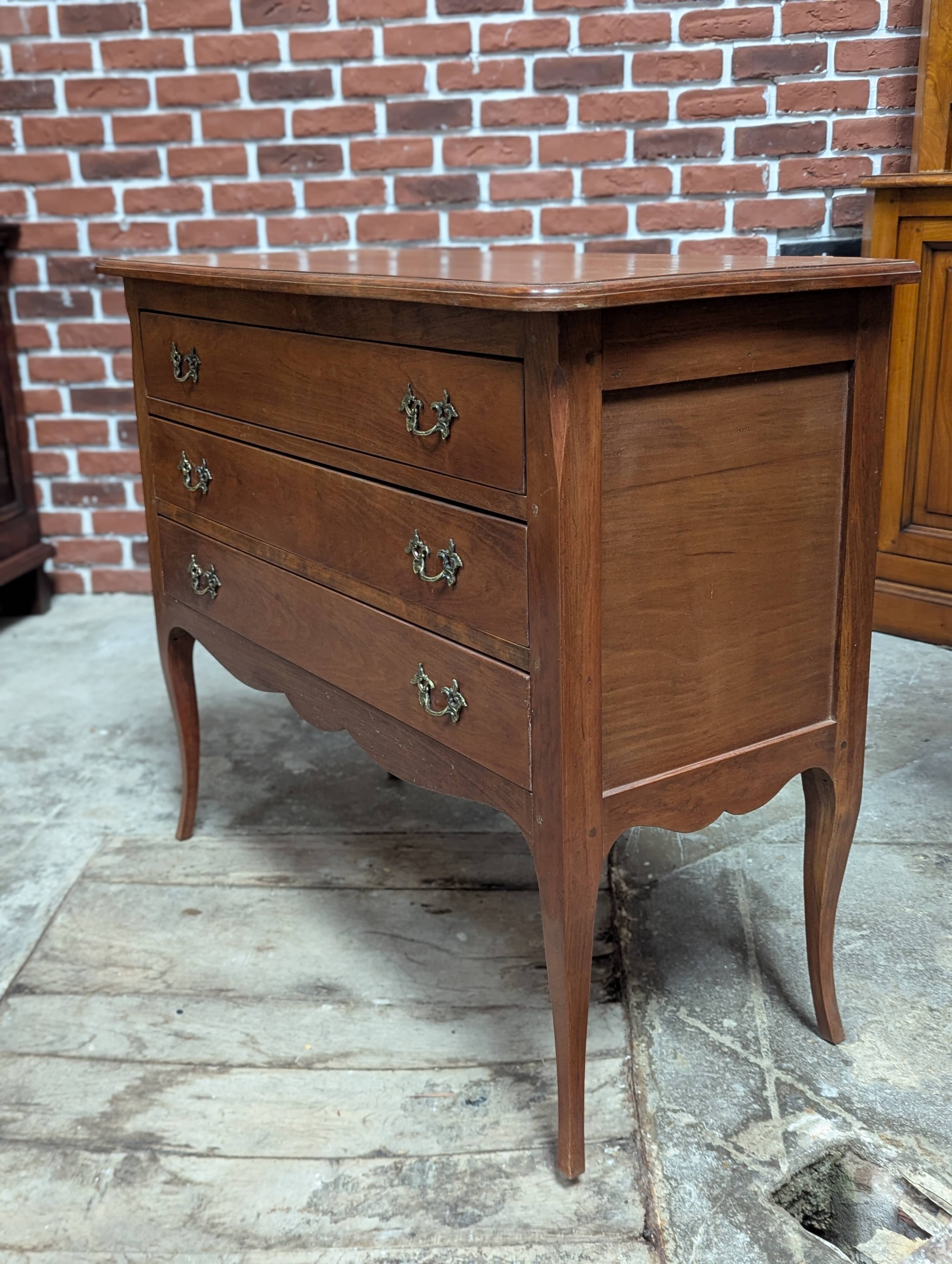 Small Louis XV chest of drawers