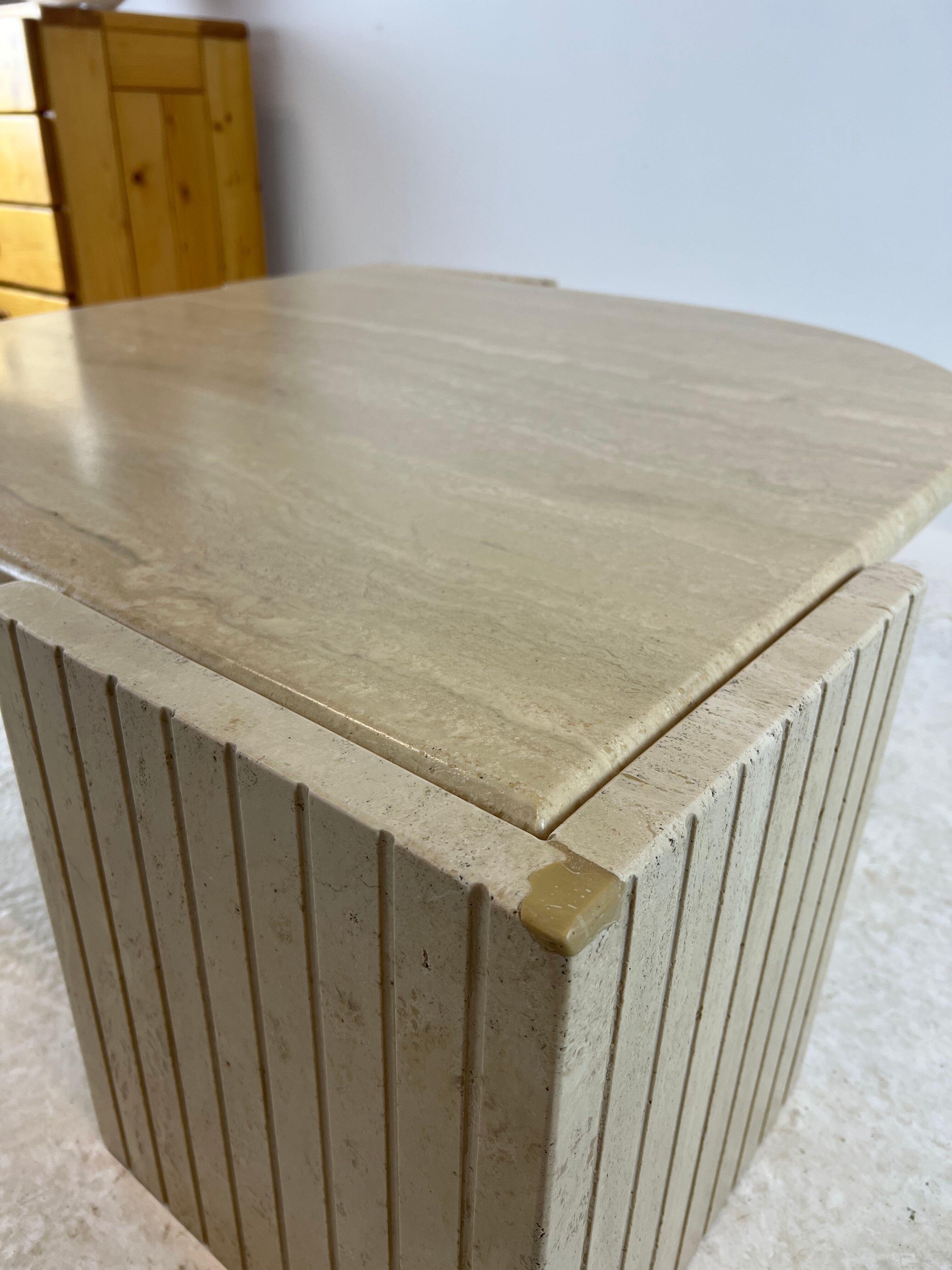 Coffee table Roche Bobois "eye" in travertine, 1970