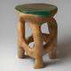 Tabouret sculpté unique à partir d'une seule pièce de bois