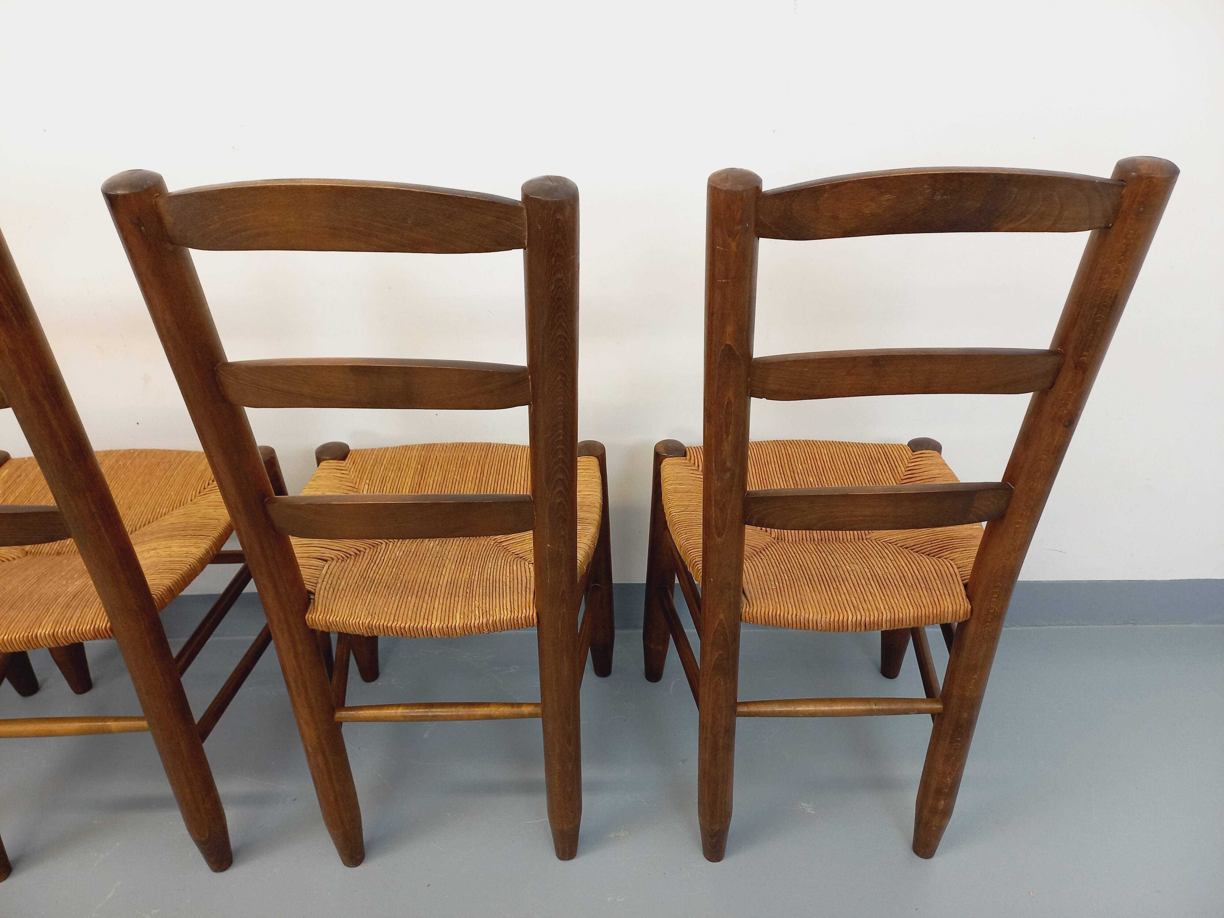 Set of 4 vintage brutalist chairs in wood and straw from the 1960s.