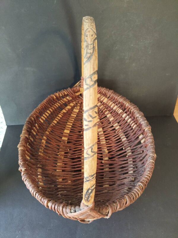 Panier d’art populaire en osier – Anse sculptée aux serpents – XXe siè