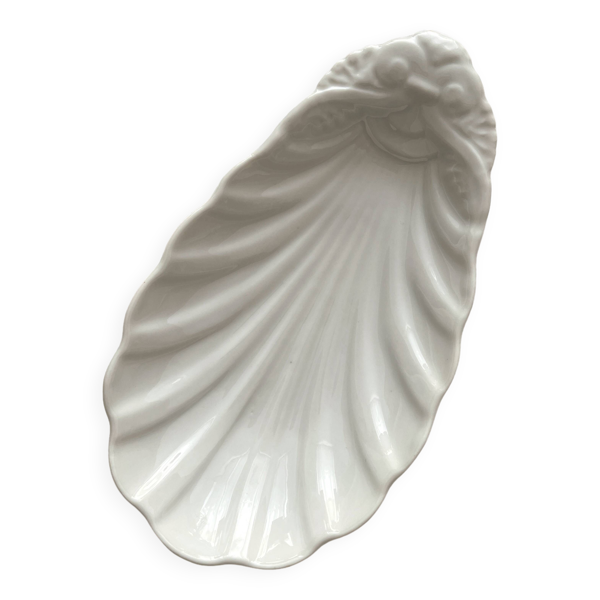 Small shell dish in old porcelain