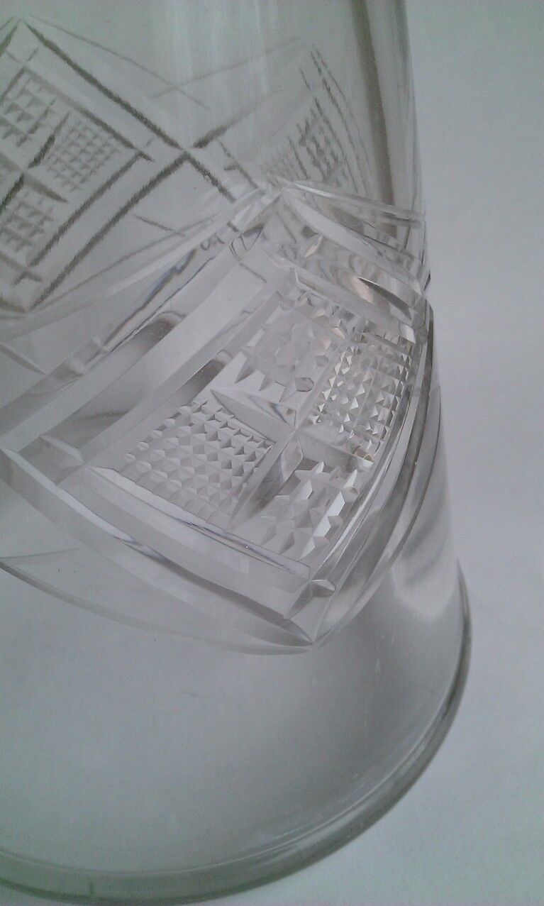 Carafe conique gravée